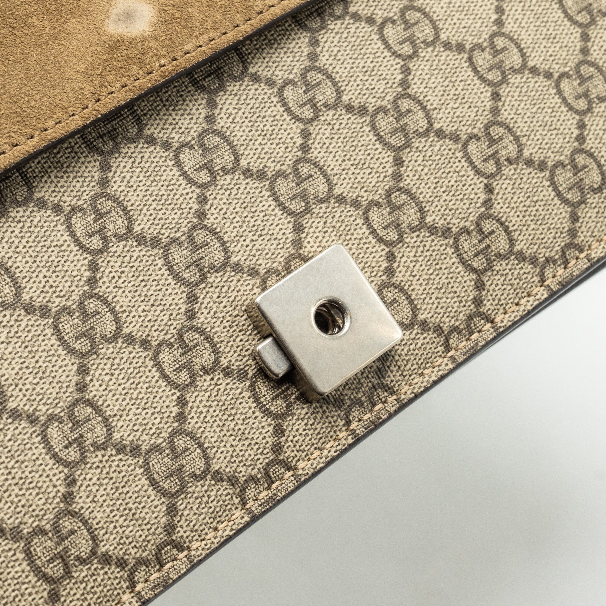 gucci-dionysus-gg-shoulder-bag-gg-supreme-canvas-suede-leather-beige-shw