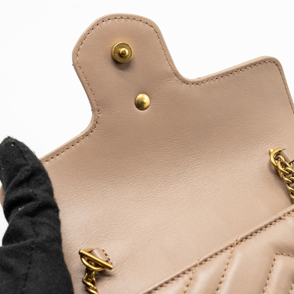 gucci-super-mini-gg-marmont-bag-calfskin-beige-ghw-1