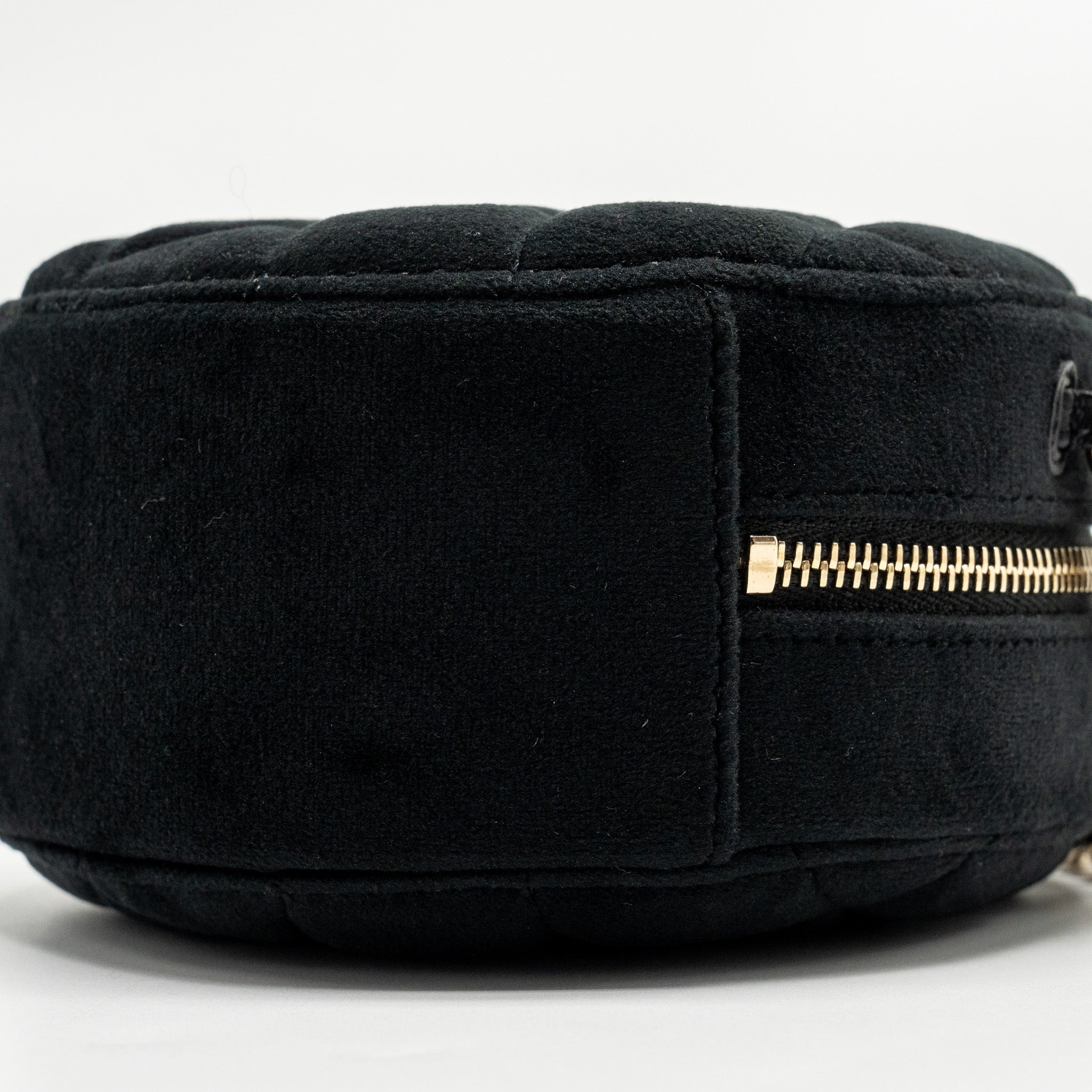 chanel-pearl-crush-round-clutch-quilted-velvet-black-lghw