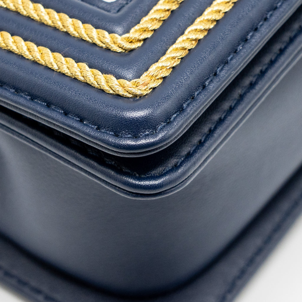 chanel-small-chevron-boy-bag-calfskin-white-navy-ghw