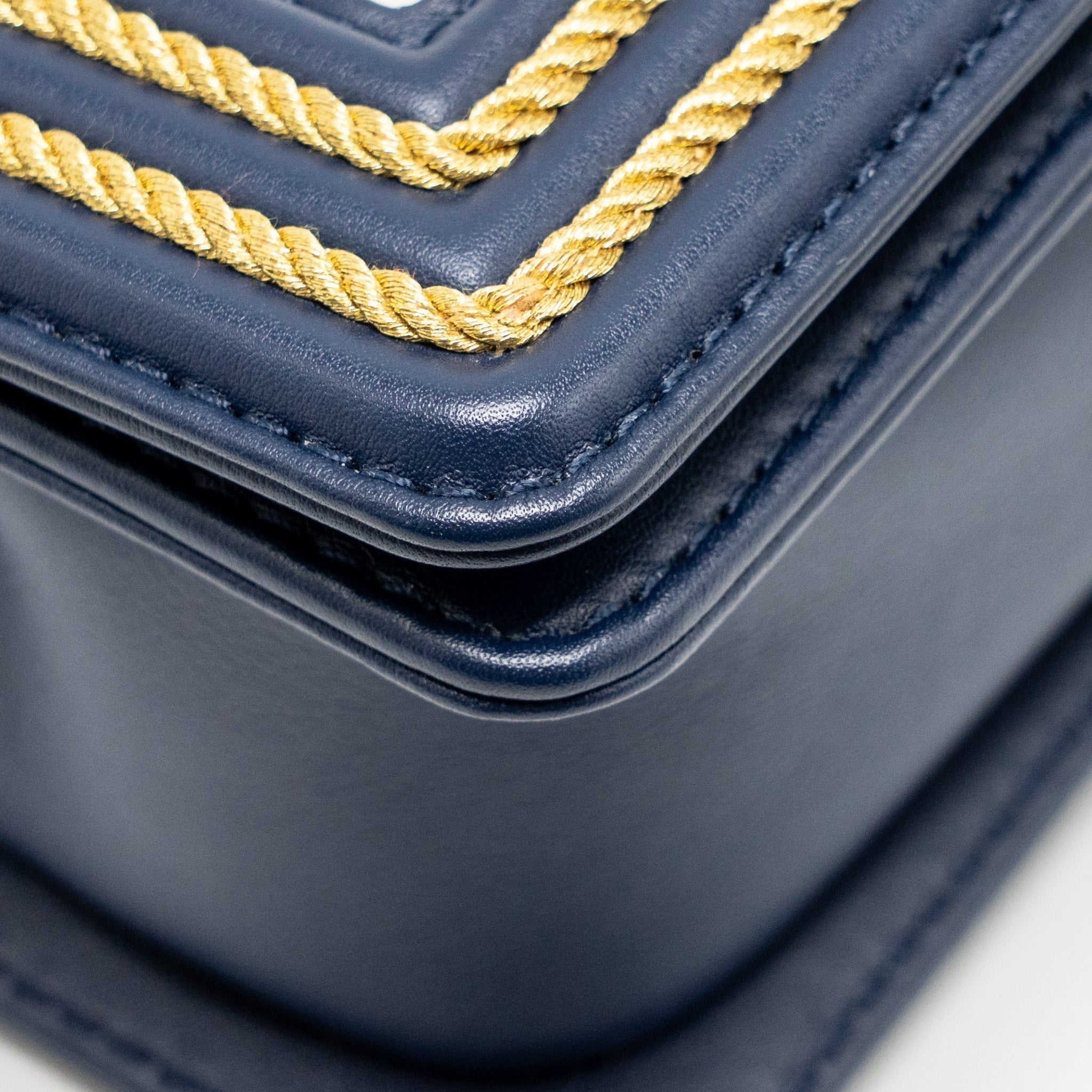chanel-small-chevron-boy-bag-calfskin-white-navy-ghw