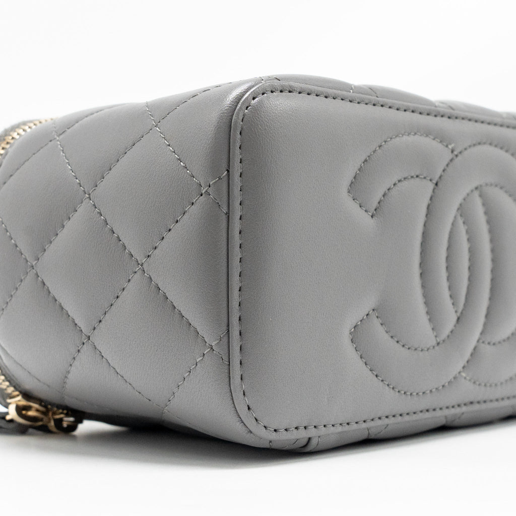 chanel-top-handle-long-vanity-with-chain-lambskin-grey-lghw-microchip-1