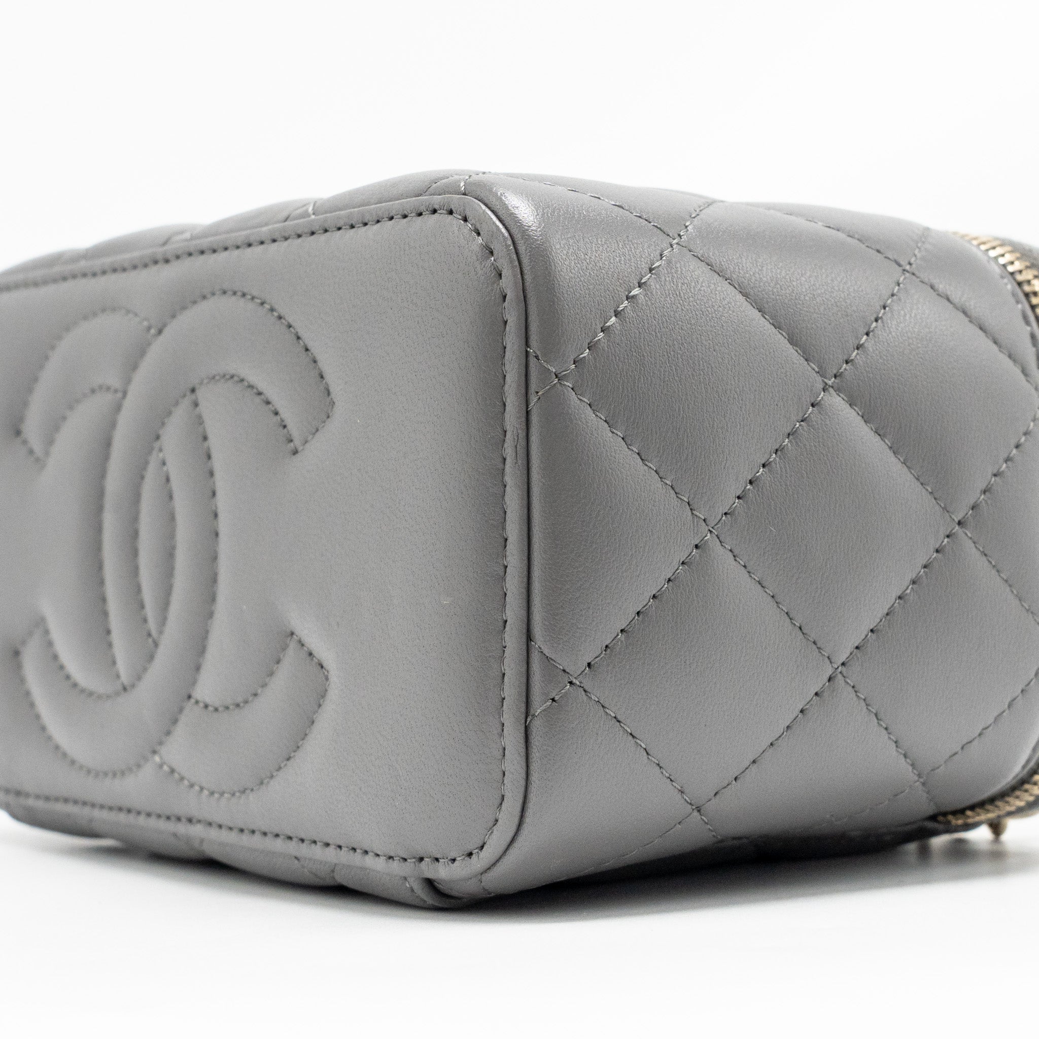 chanel-top-handle-long-vanity-with-chain-lambskin-grey-lghw-microchip-1