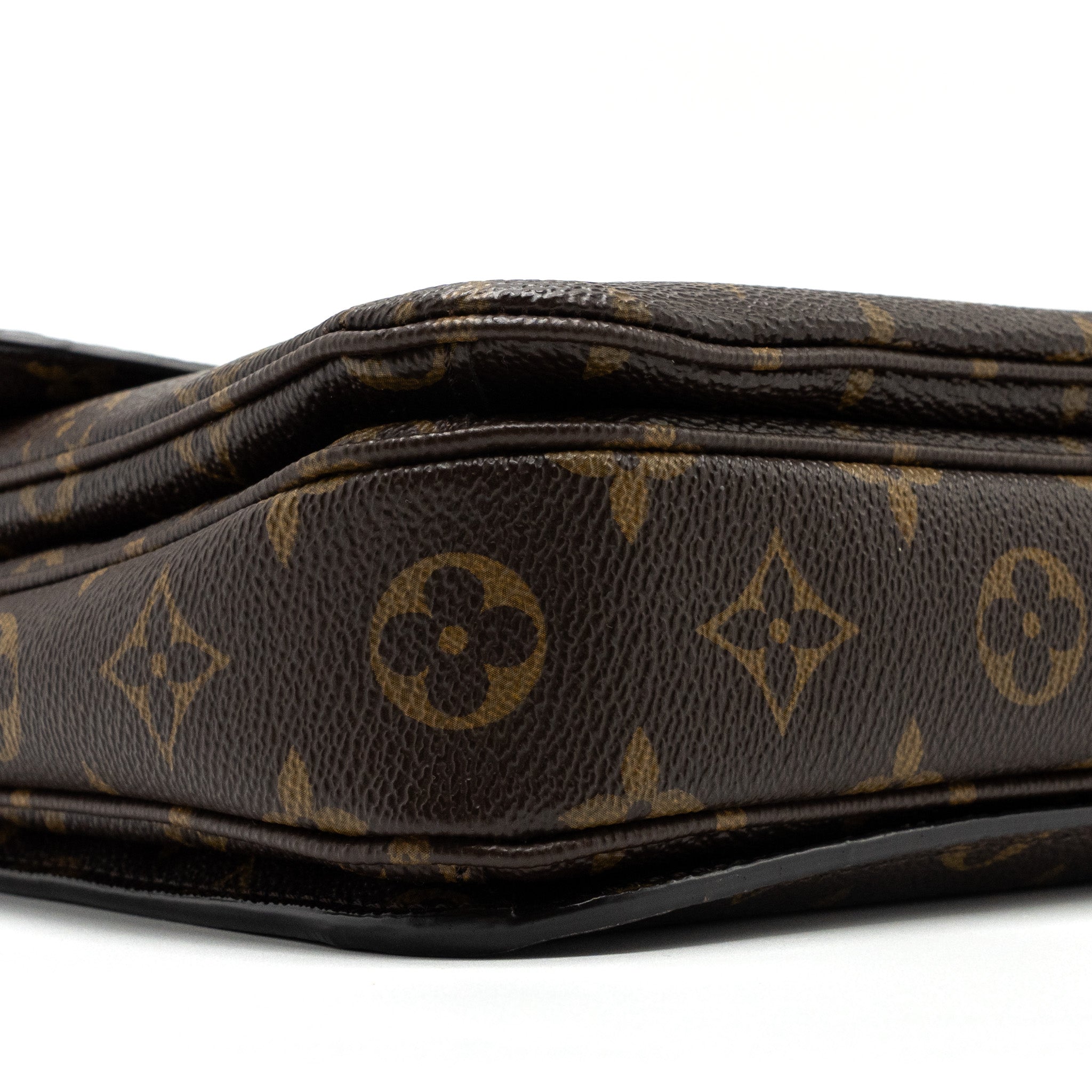 louis-vuitton-pochette-metis-monogram-canvas-ghw-15