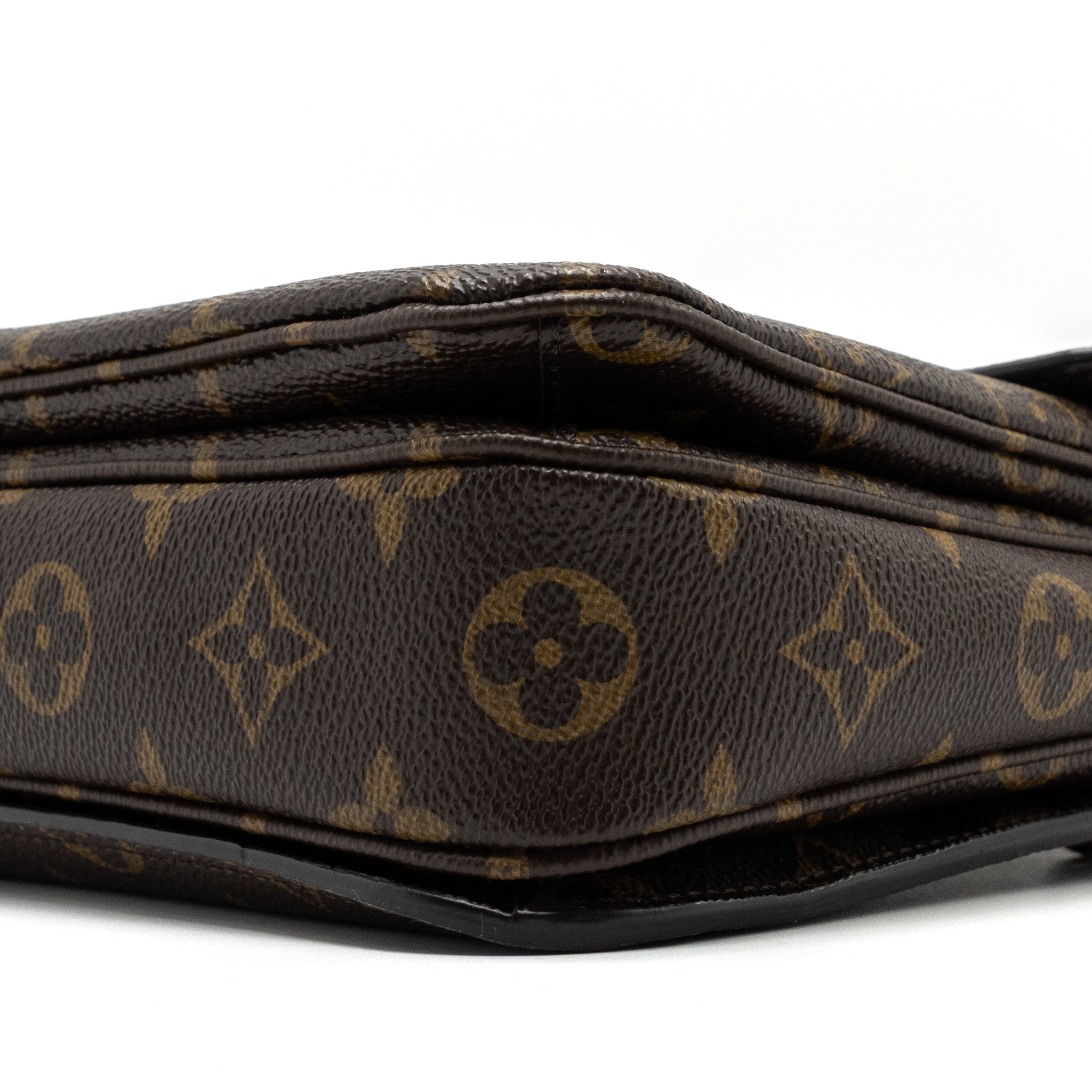 louis-vuitton-pochette-metis-monogram-canvas-ghw-15