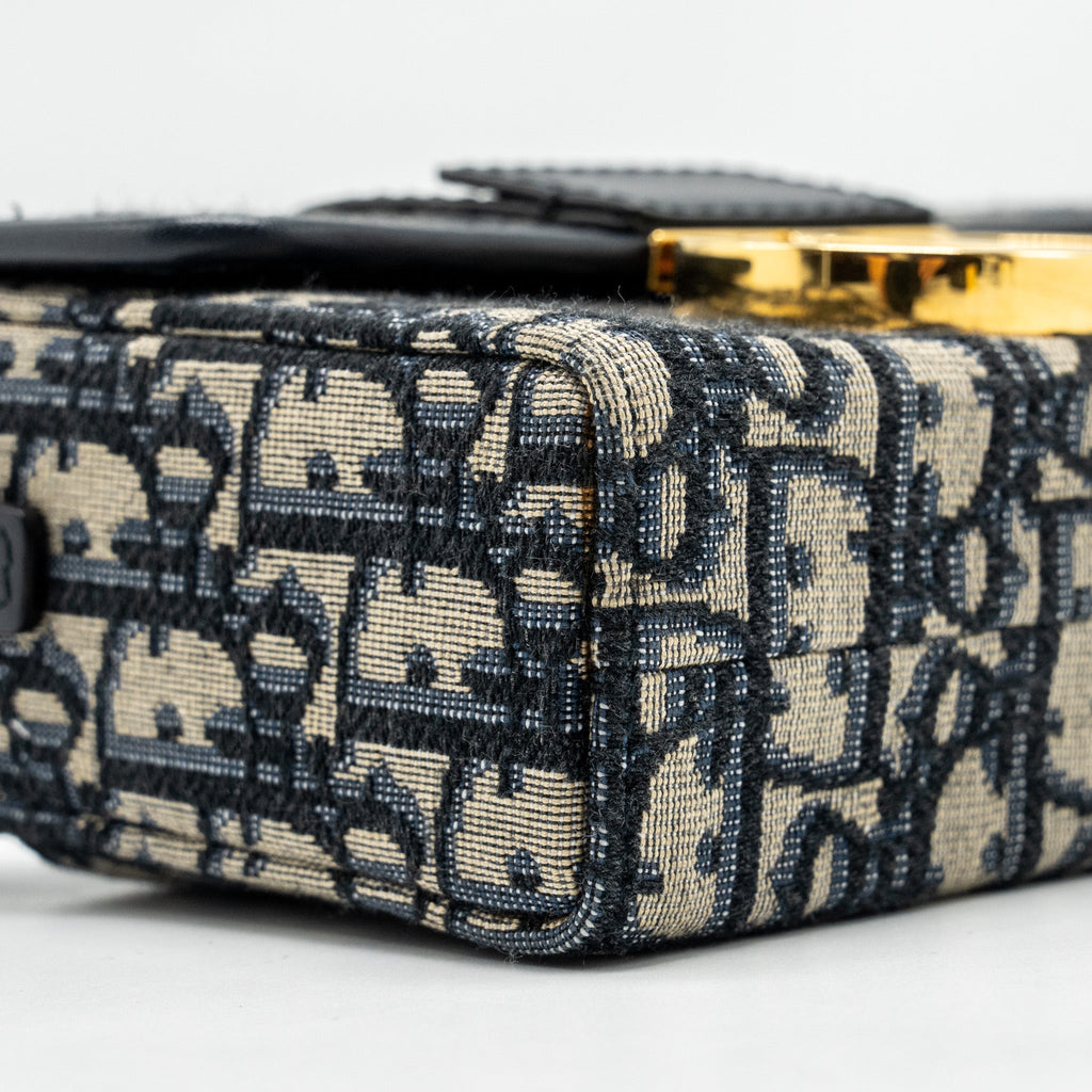dior-30-montaigne-box-blue-oblique-jacquard-ghw-copy-1