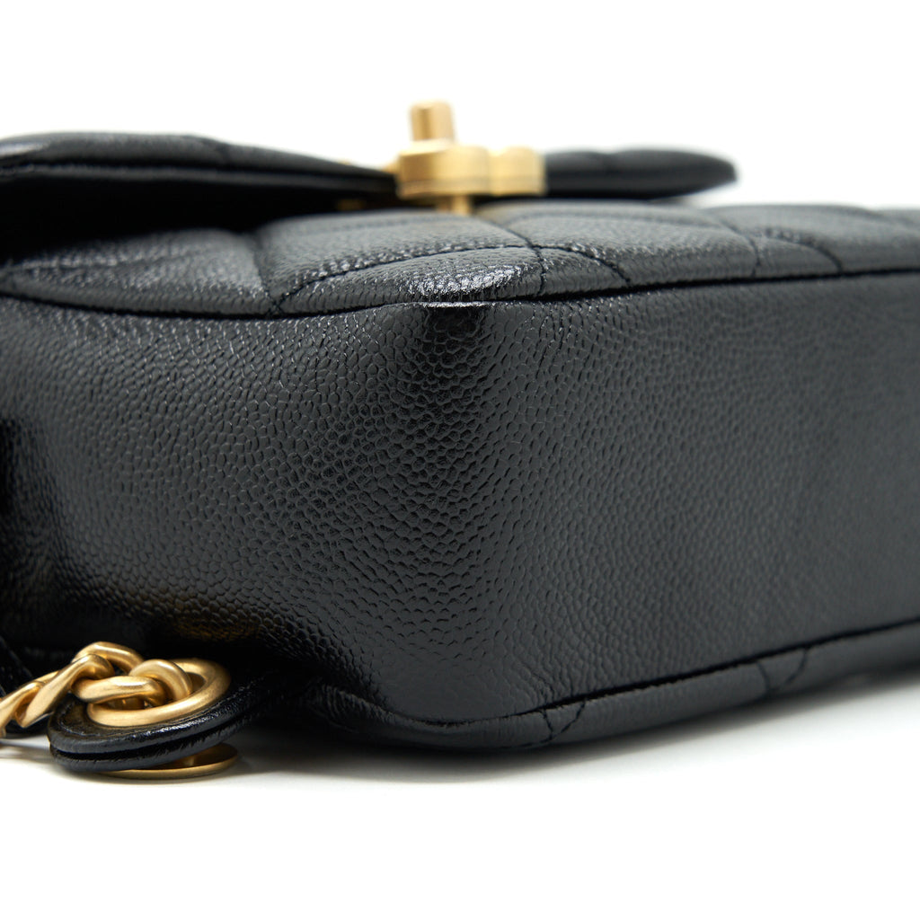 chanel-22p-flap-backpack-caviar-black-ghw
