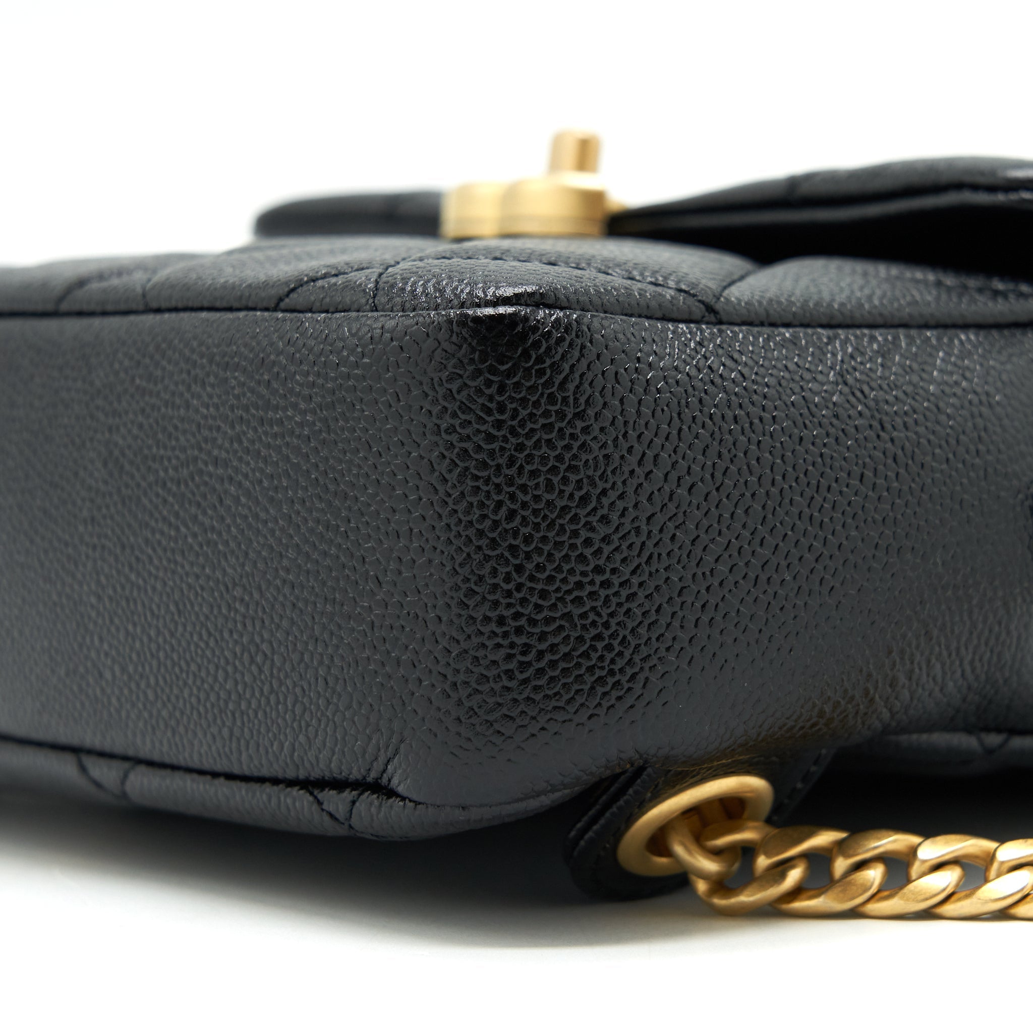 chanel-22p-flap-backpack-caviar-black-ghw