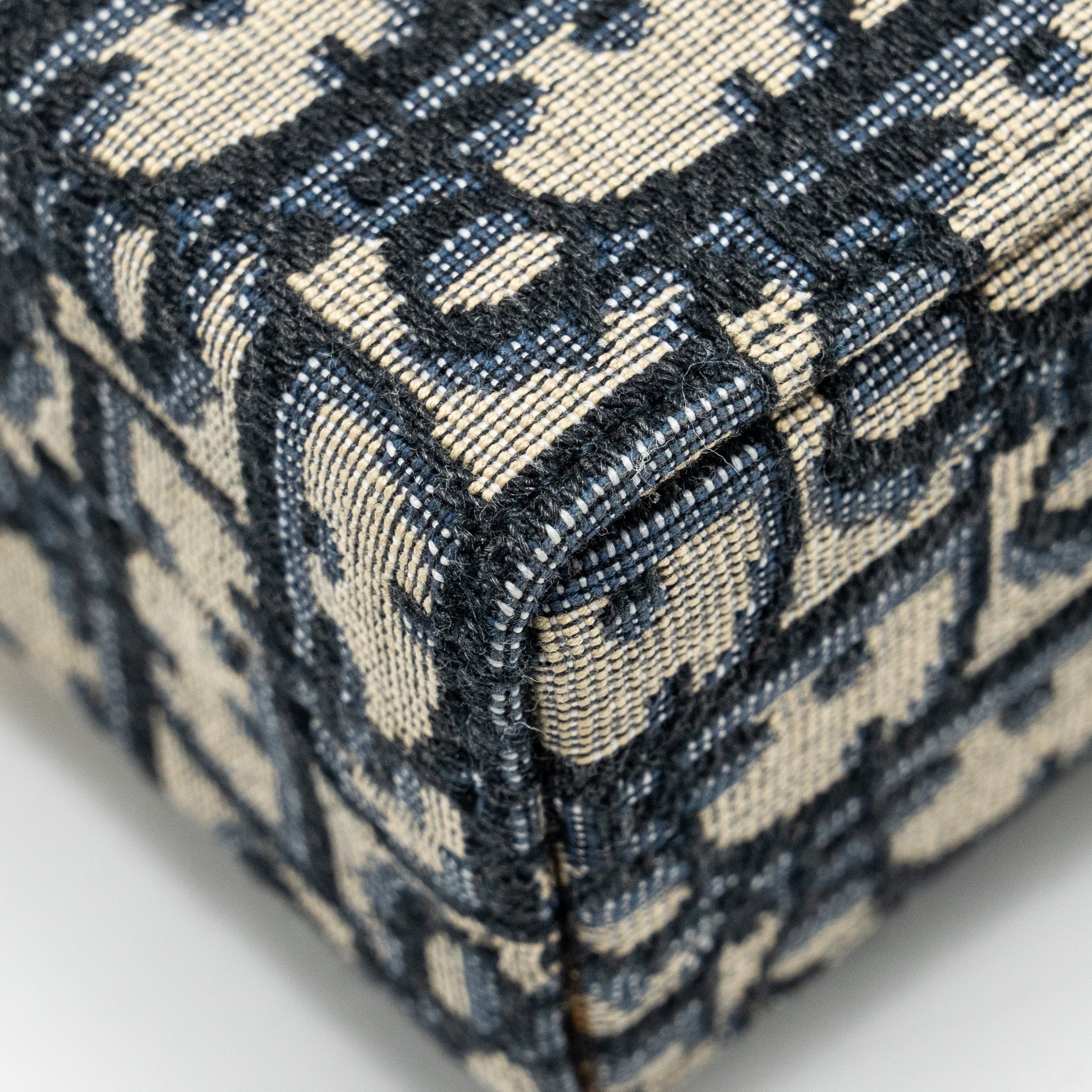 dior-30-montaigne-box-blue-oblique-jacquard-ghw-copy-1