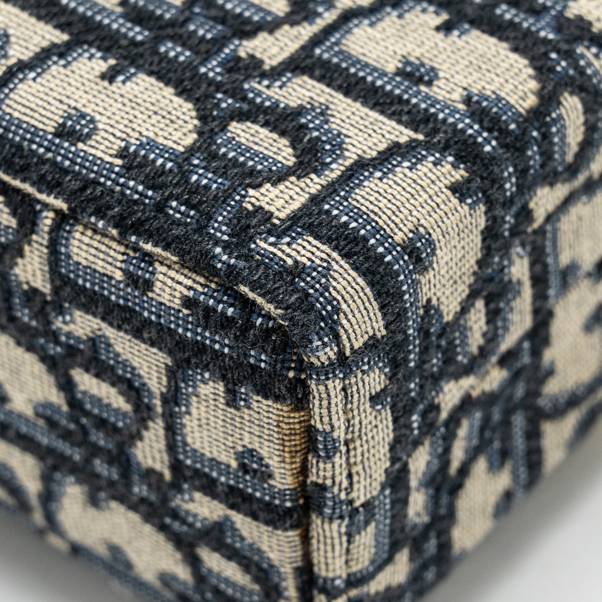 dior-30-montaigne-box-blue-oblique-jacquard-ghw-copy-1