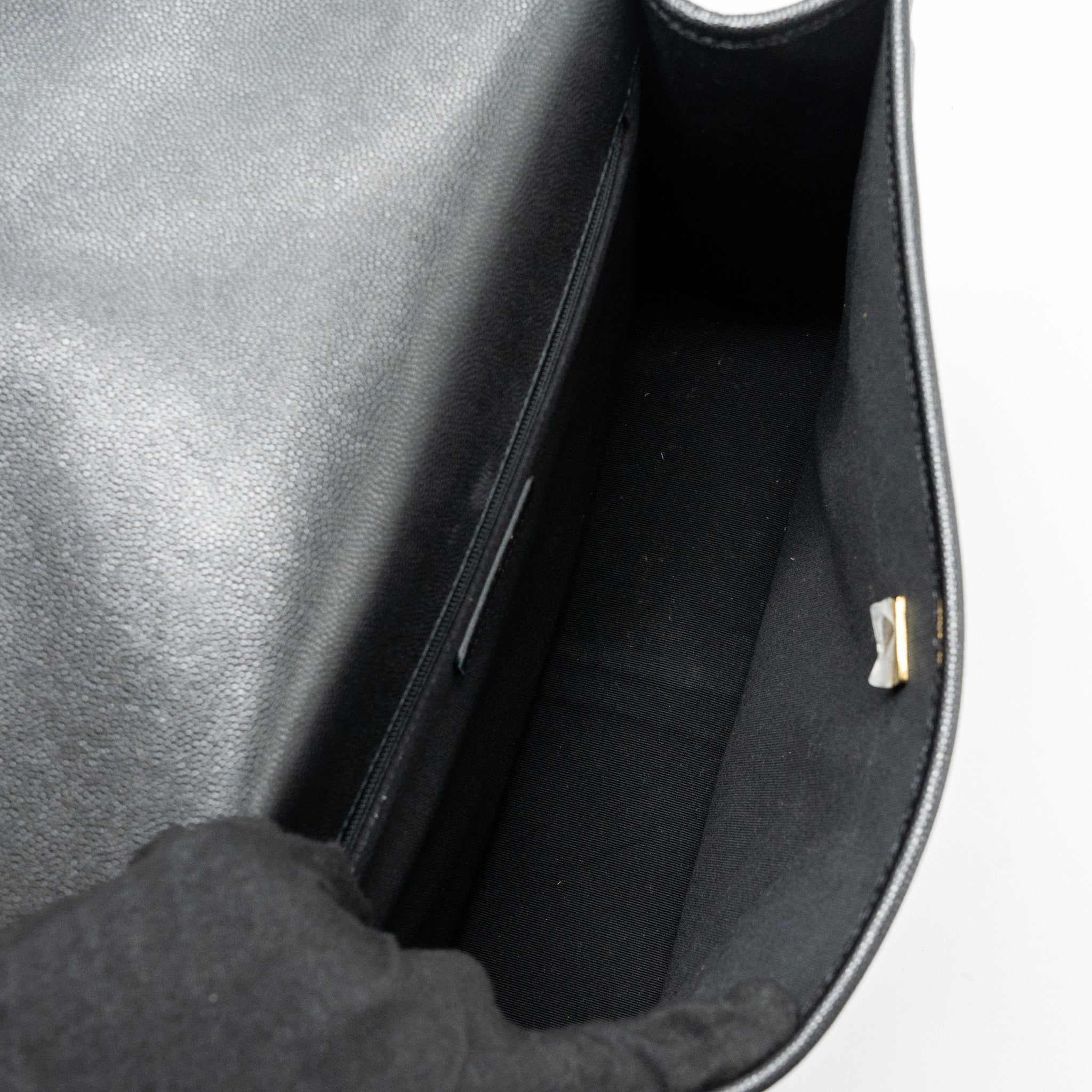 chanel-22k-large-backpack-caviar-black-ghwmicrochip