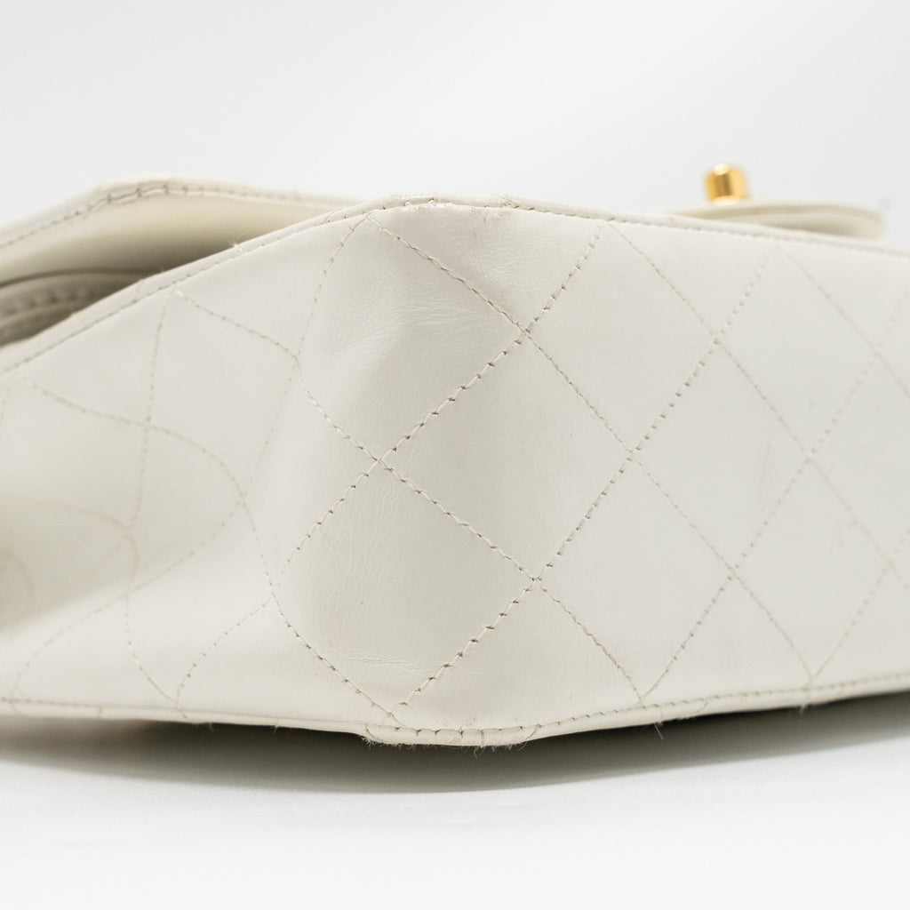 chanel-vintage-medium-classic-double-flap-bag-white-lambskin-ghw