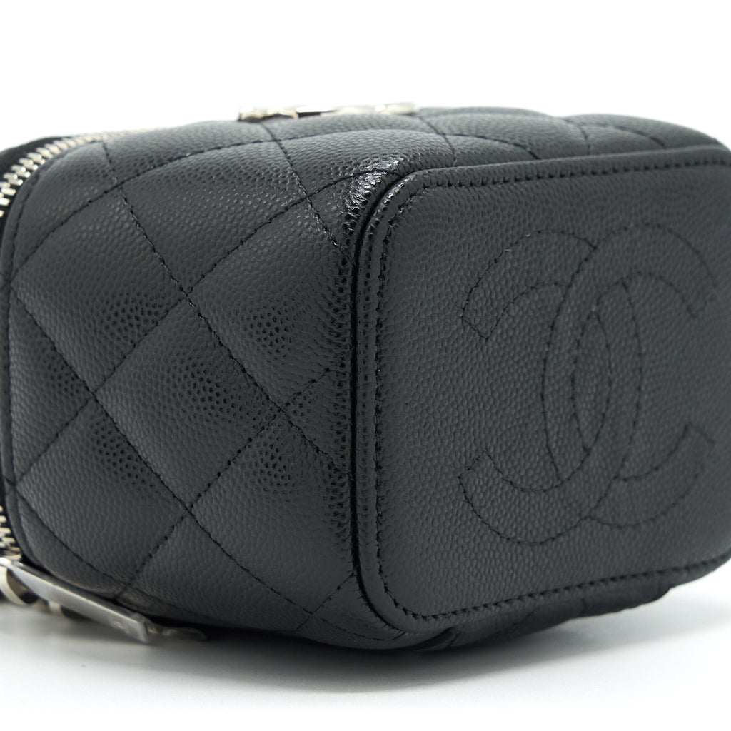 chanel-22s-mini-vanity-with-coco-giant-chain-caviar-black-shw