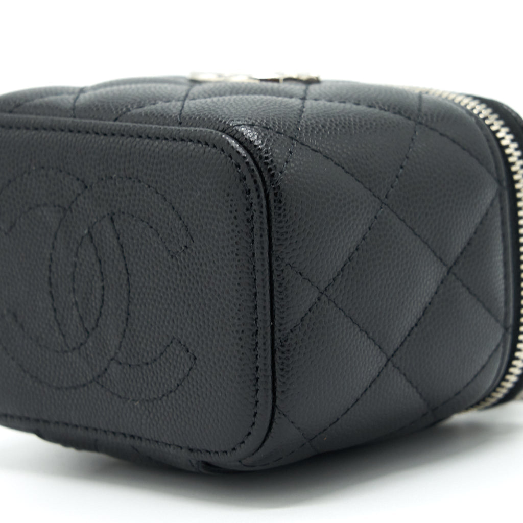 chanel-22s-mini-vanity-with-coco-giant-chain-caviar-black-shw