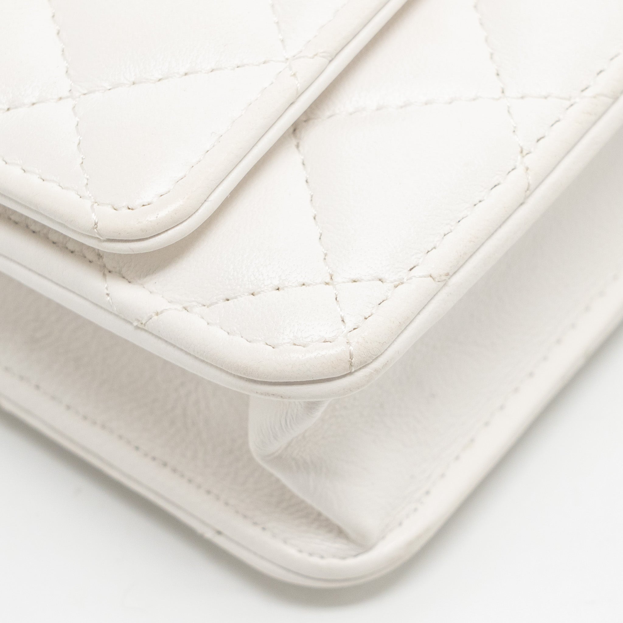 chanel-giant-chain-classic-wallet-on-chain-lambskin-white-multicolour-hardware-microchip