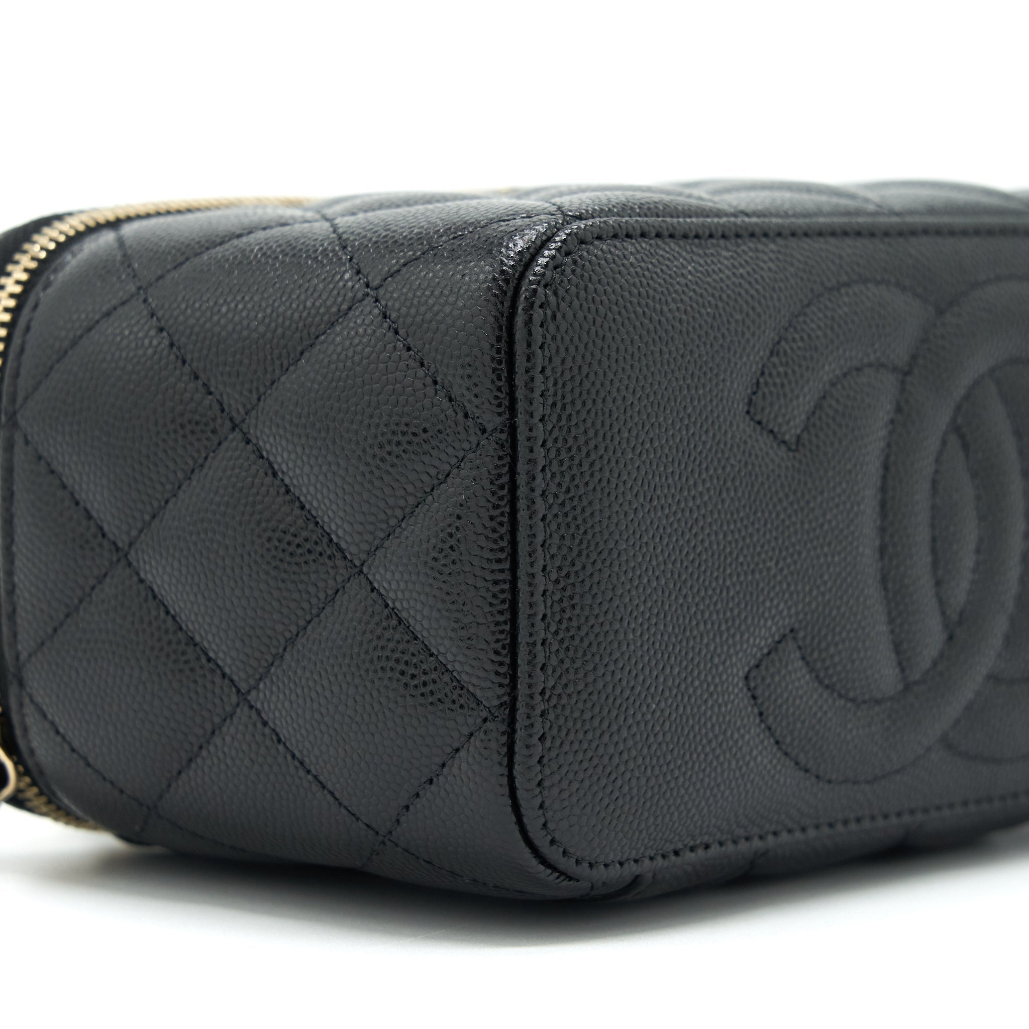 chanel-22s-long-vanity-with-chain-caviar-black-lghw