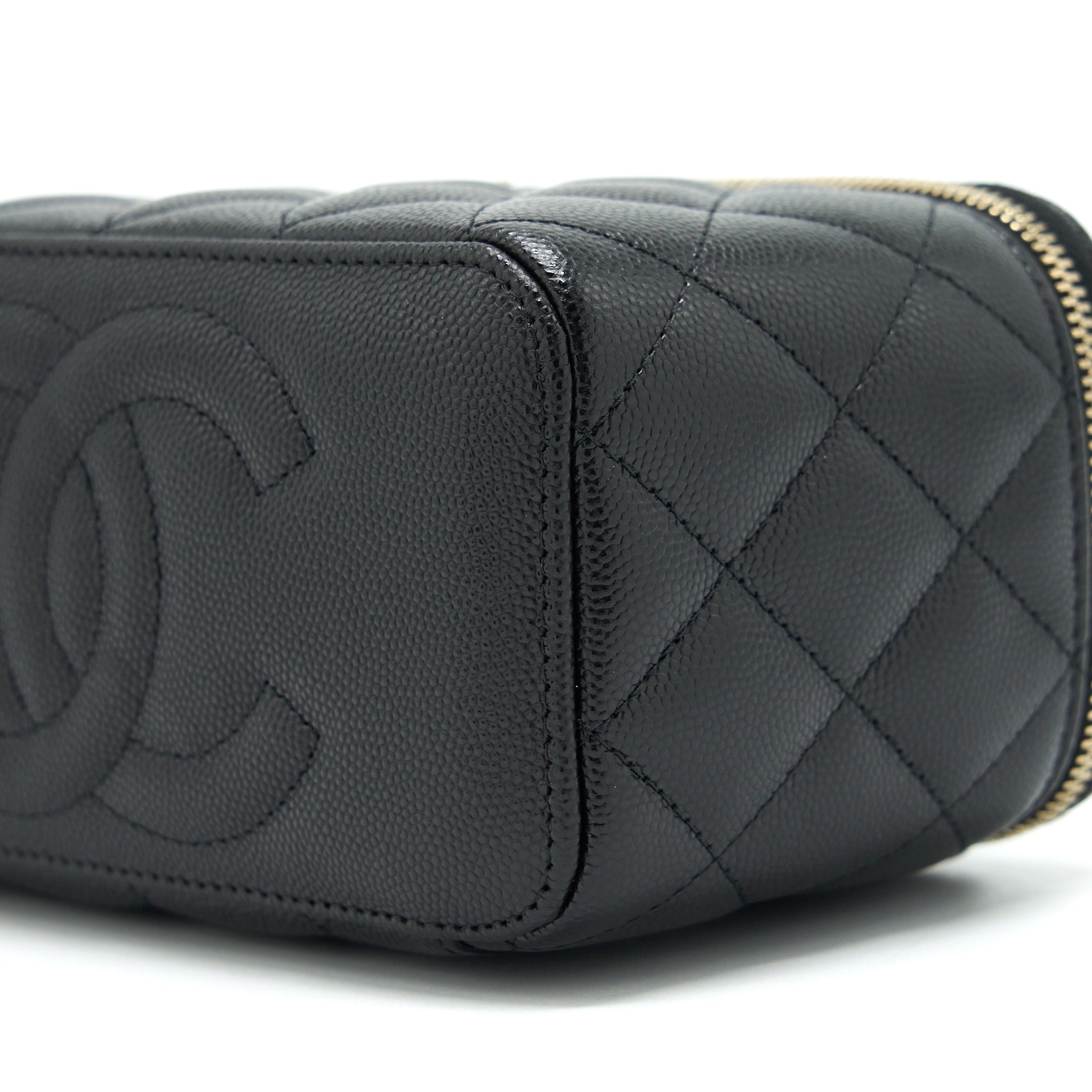 chanel-22s-long-vanity-with-chain-caviar-black-lghw