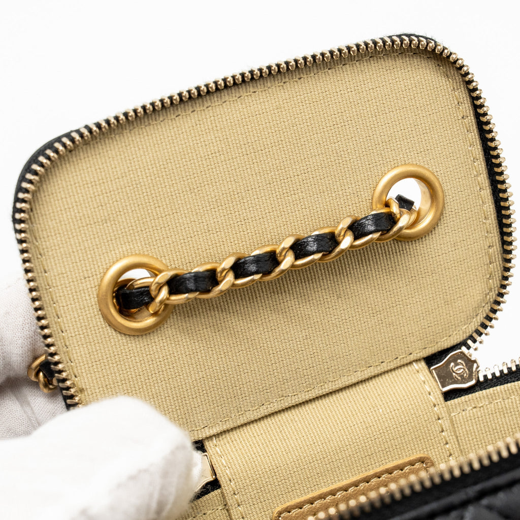 chanel-pearl-crush-mini-vanity-with-chain-lambskin-black-ghw-3