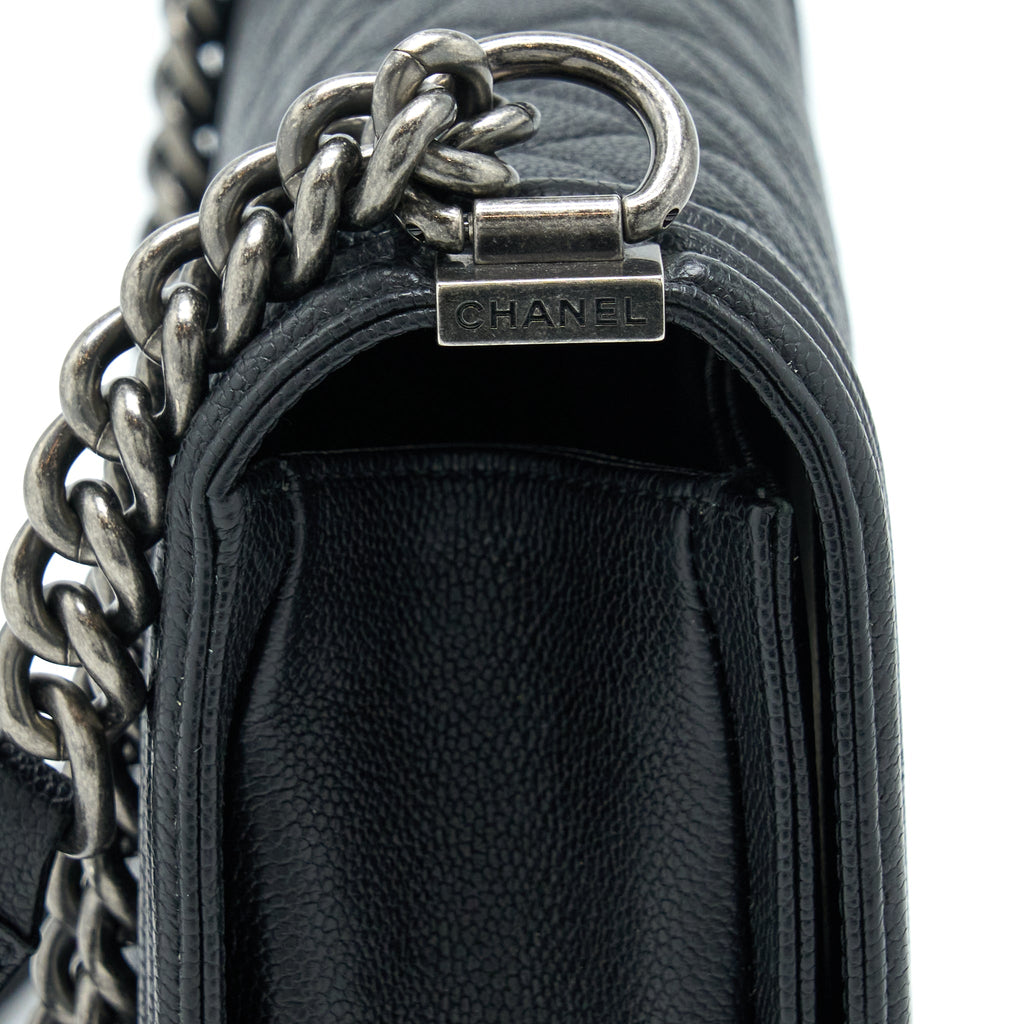 chanel-new-medium-28cm-boy-bag-caviar-black-ruthenium-shw