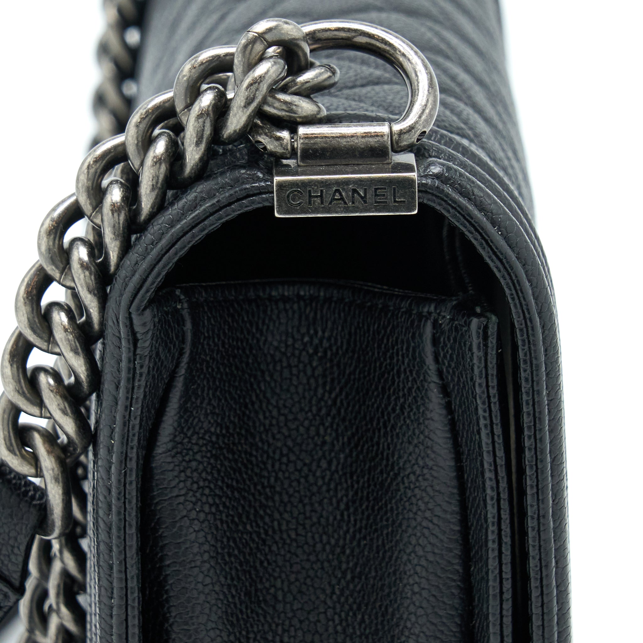 chanel-new-medium-28cm-boy-bag-caviar-black-ruthenium-shw