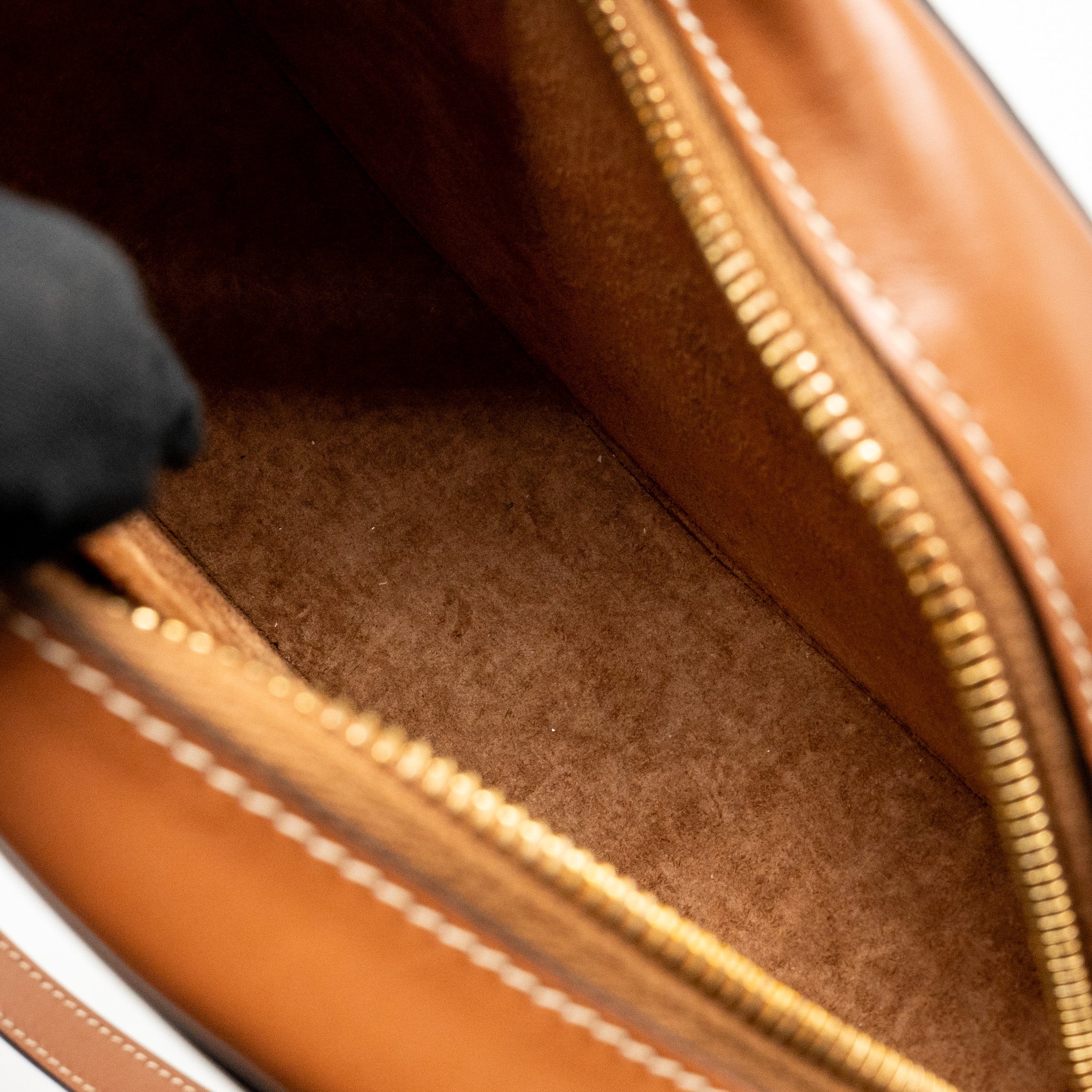 celine-oval-bag-triomphe-smooth-calfskin-tan-ghw