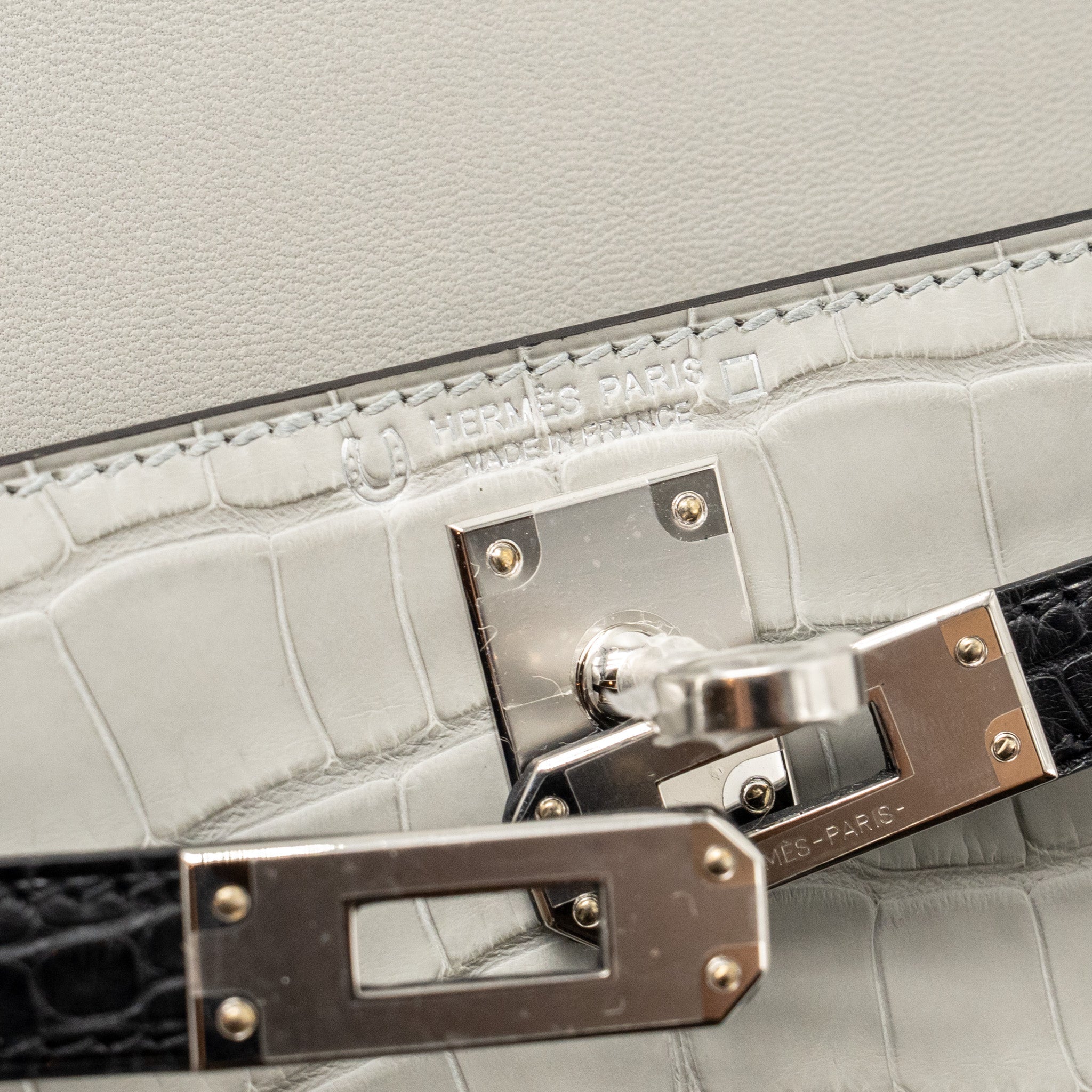 hermes-mini-kelly-ii-alligator-mississippiensis-matt-gris-perle-black-shw-stamp-w