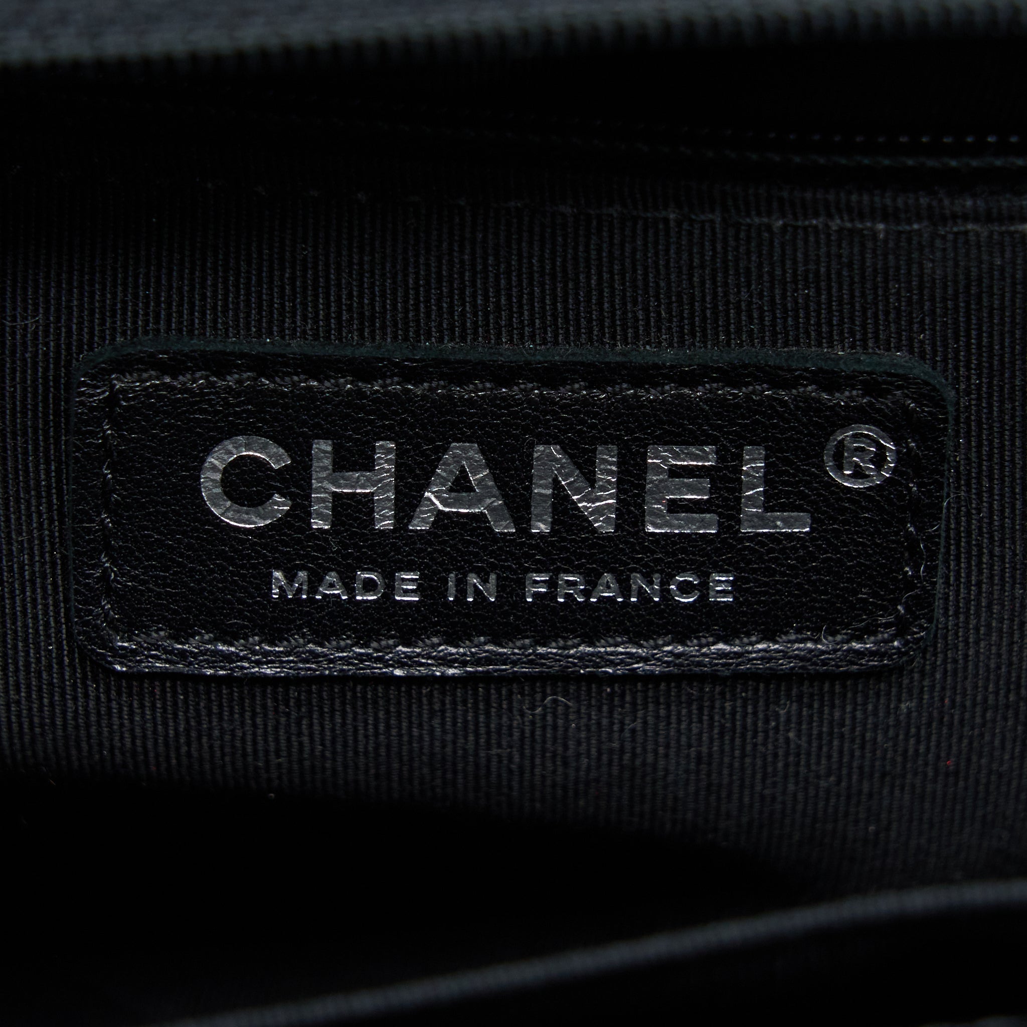 chanel-new-medium-28cm-boy-bag-caviar-black-ruthenium-shw