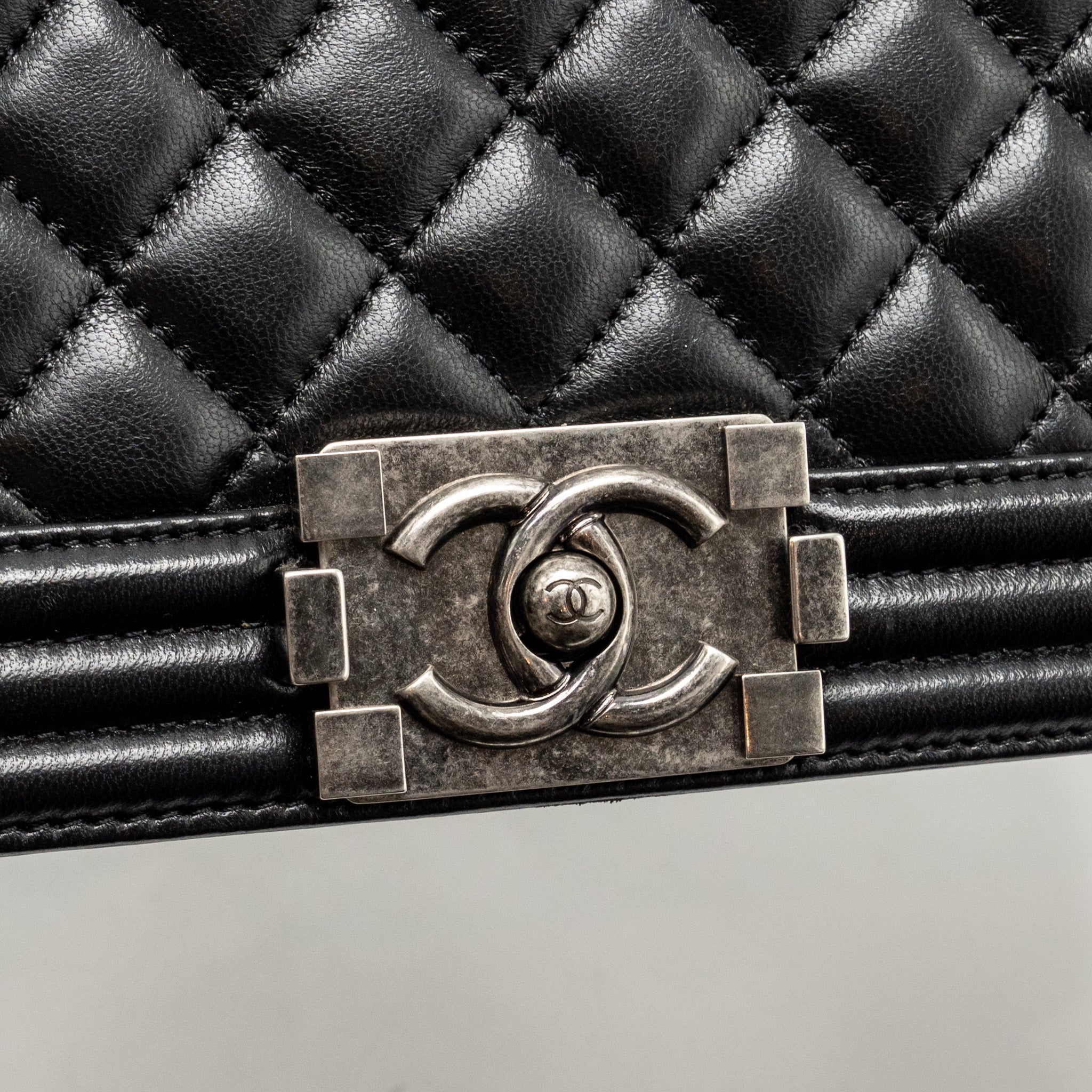 chanel-medium-boy-bag-lambskin-black-ruthenium-shw-2