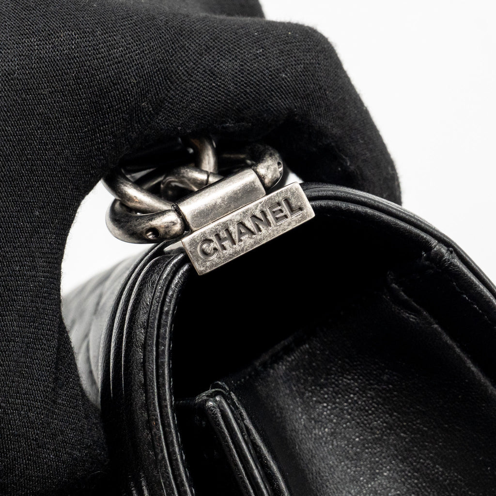chanel-medium-boy-bag-lambskin-black-ruthenium-shw-2