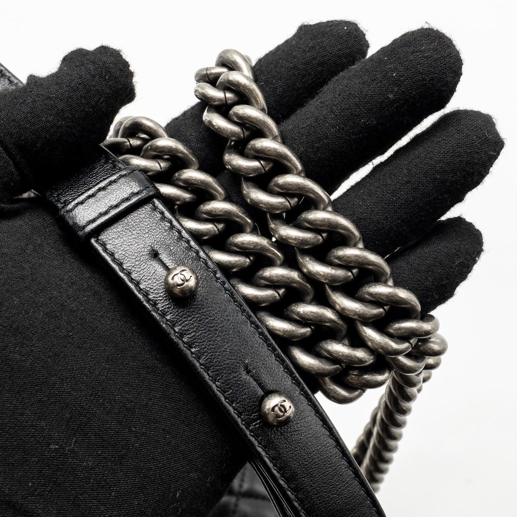chanel-medium-boy-bag-lambskin-black-ruthenium-shw-2