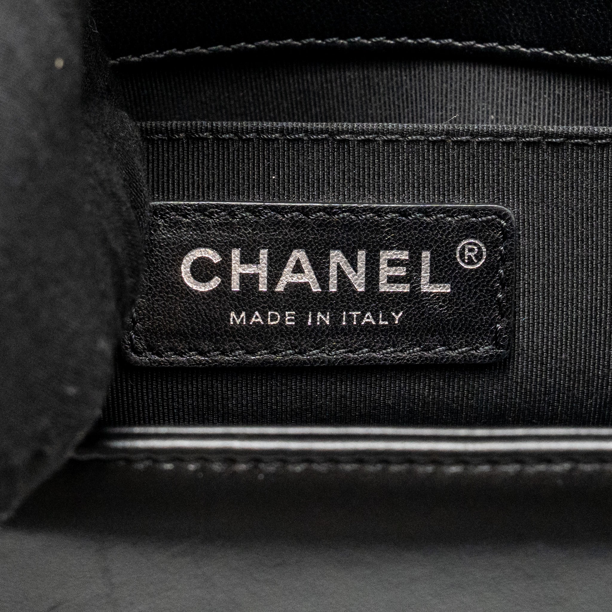 chanel-medium-boy-bag-lambskin-black-ruthenium-shw-2