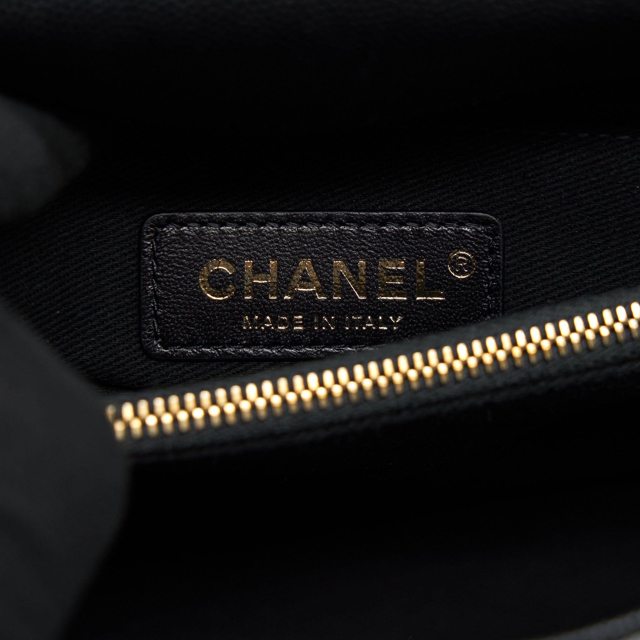 chanel-medium-coco-handle-with-lizard-embossed-handle-caviar-black-ghw