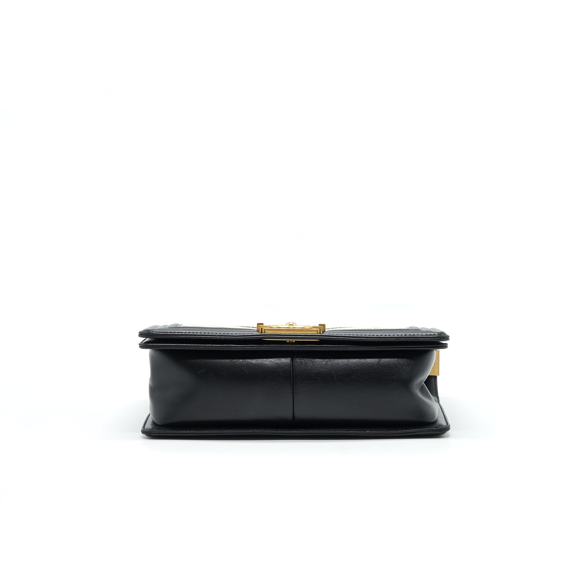 chanel-tweed-medium-le-boy-chevron-black-and-white-ghw