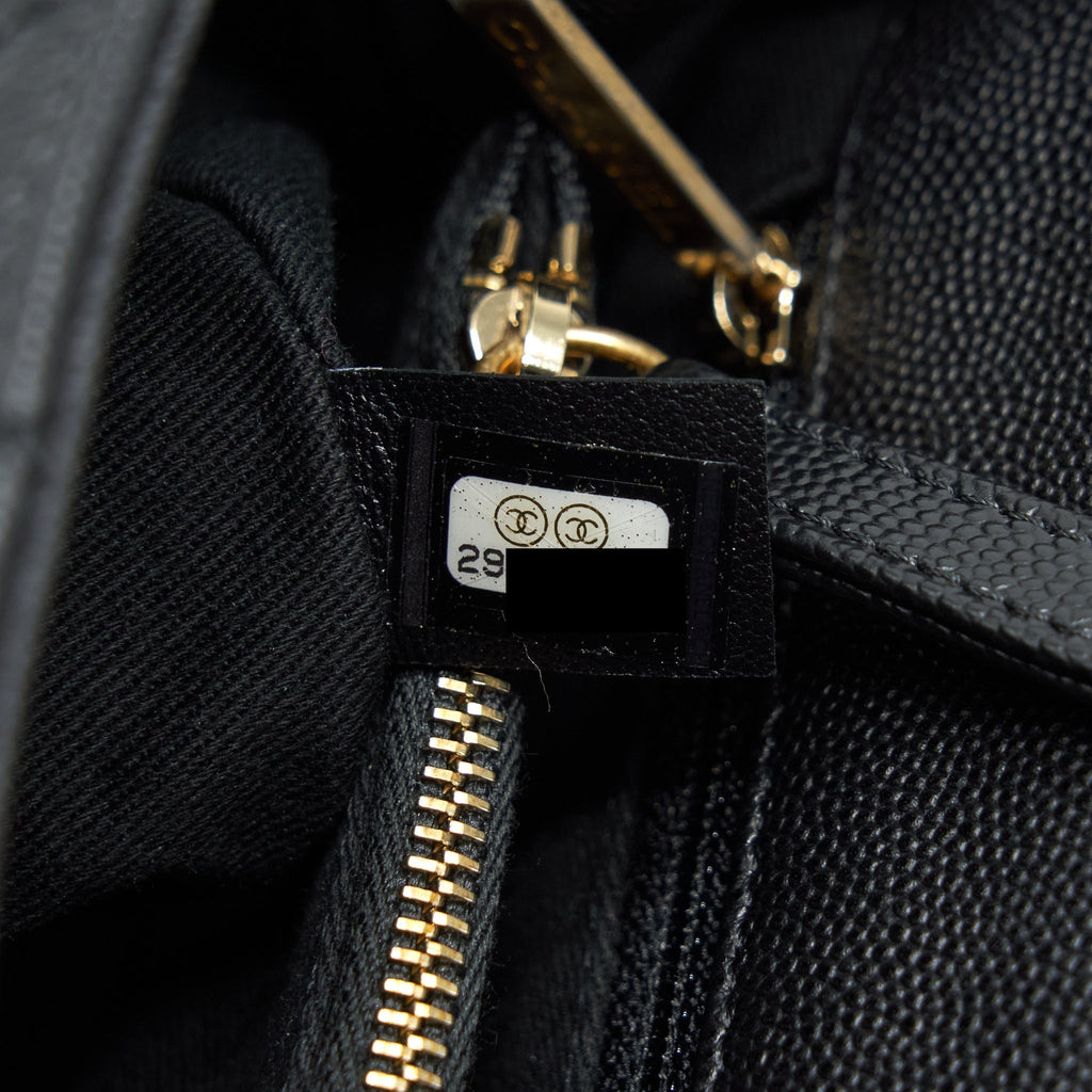 chanel-medium-coco-handle-with-lizard-embossed-handle-caviar-black-ghw