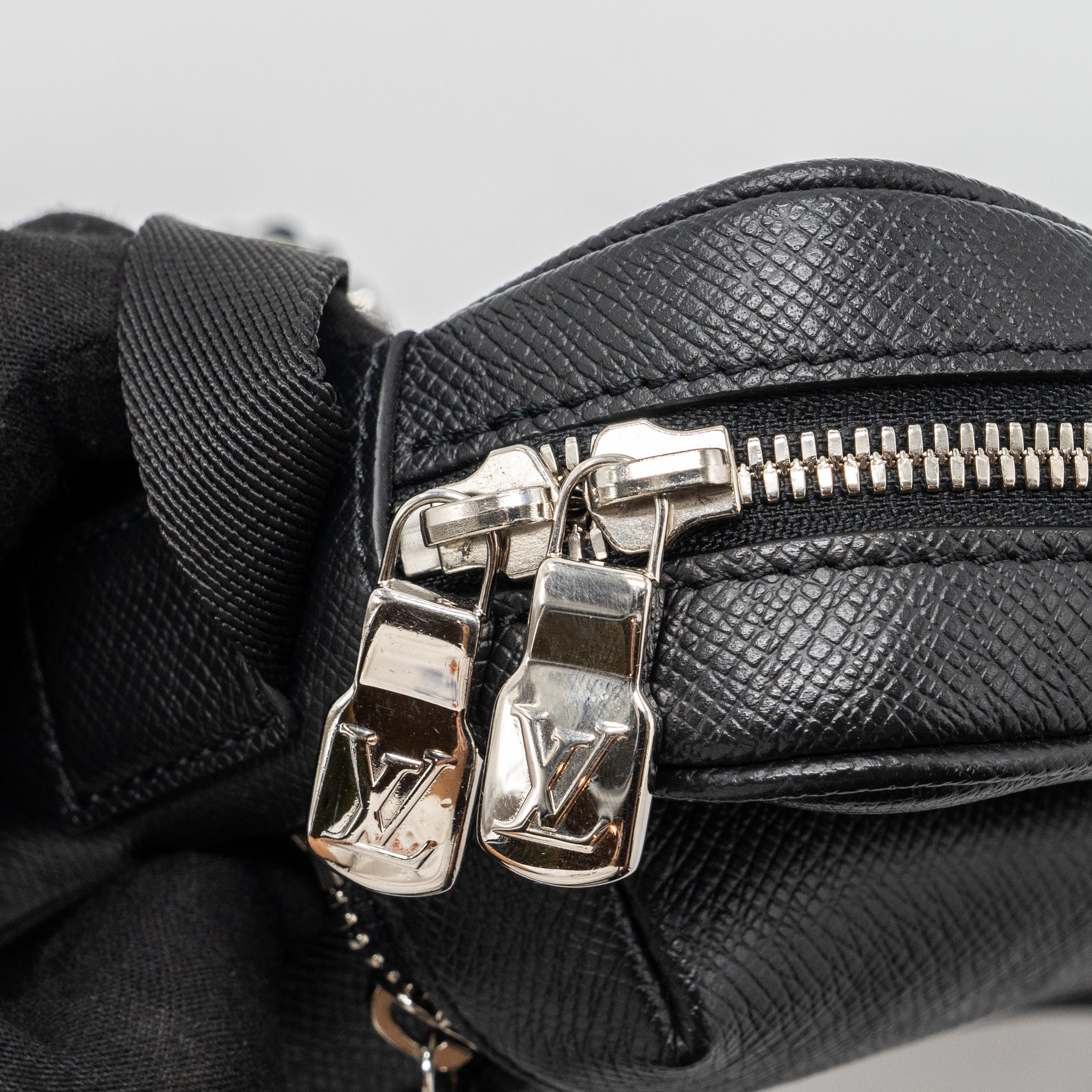 louis-vuitton-messenger-bag-monogram-eclipse-shw