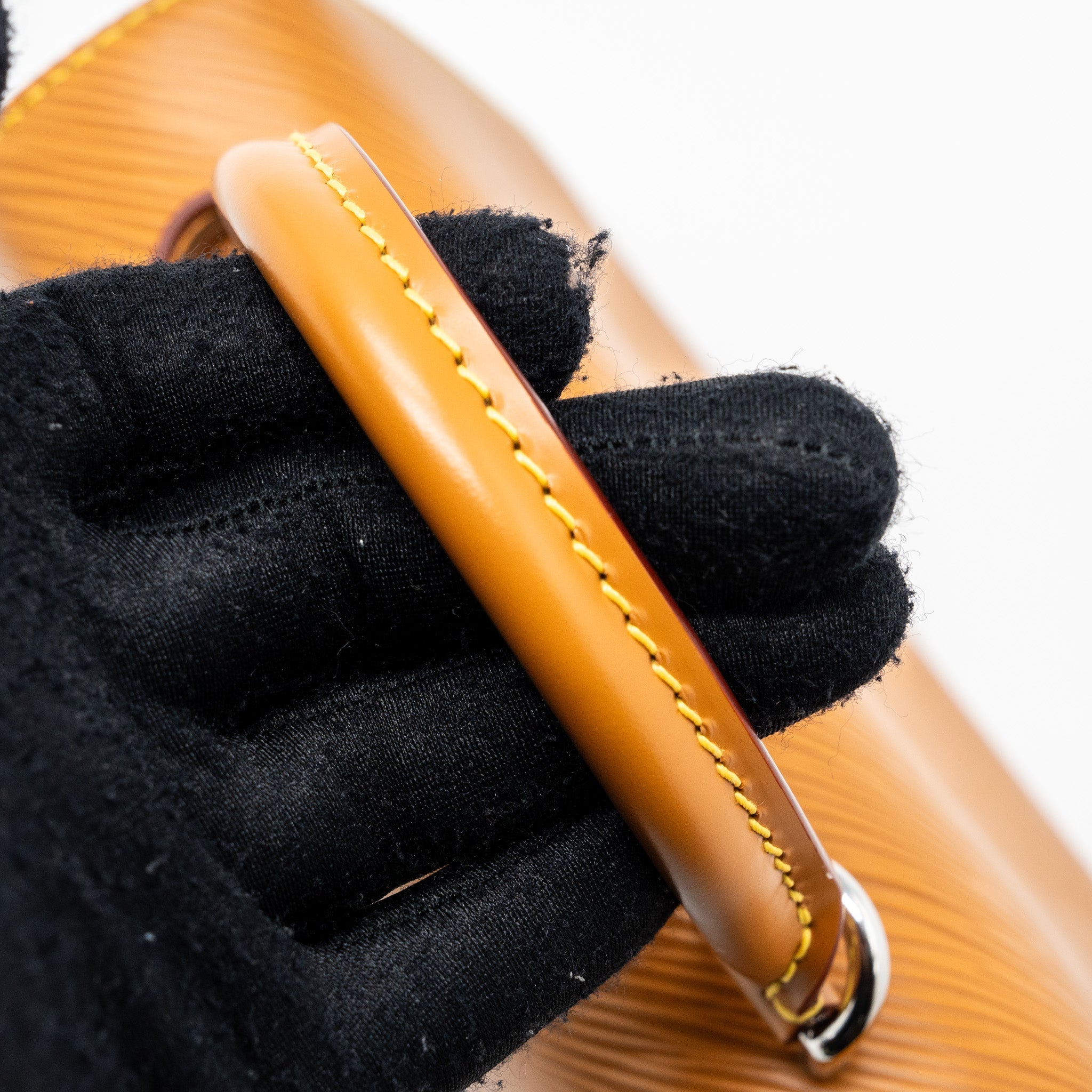 louis-vuitton-cluny-mini-epi-gold-miel-shw