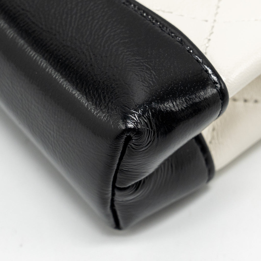 chanel-31-nano-clutch-with-chain-shiny-lambskin-white-black-lghw-microchip