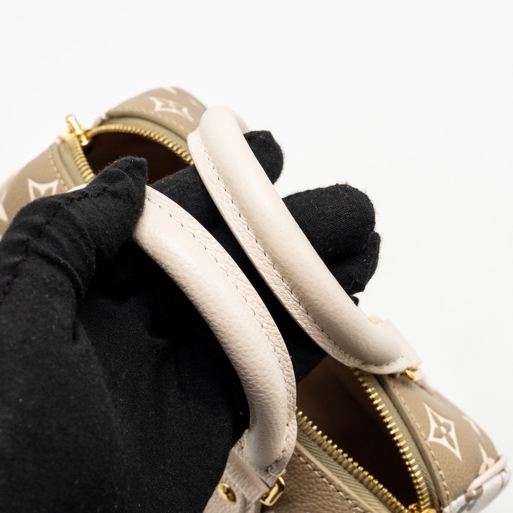 louis-vuitton-speedy-20-bandouliere-bicolour-monogram-empreinte-leather-khaki-beige-ghw-copy