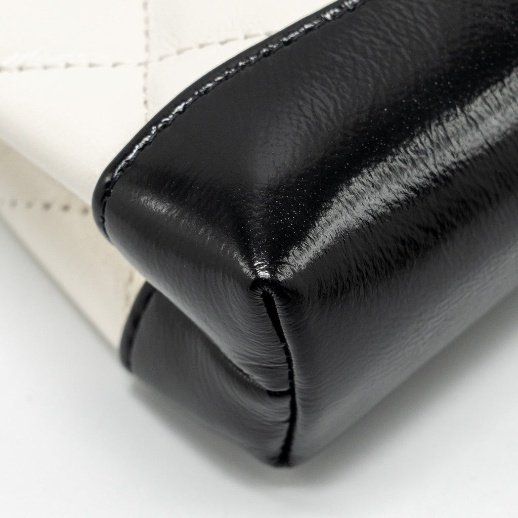 chanel-31-nano-clutch-with-chain-shiny-lambskin-white-black-lghw-microchip