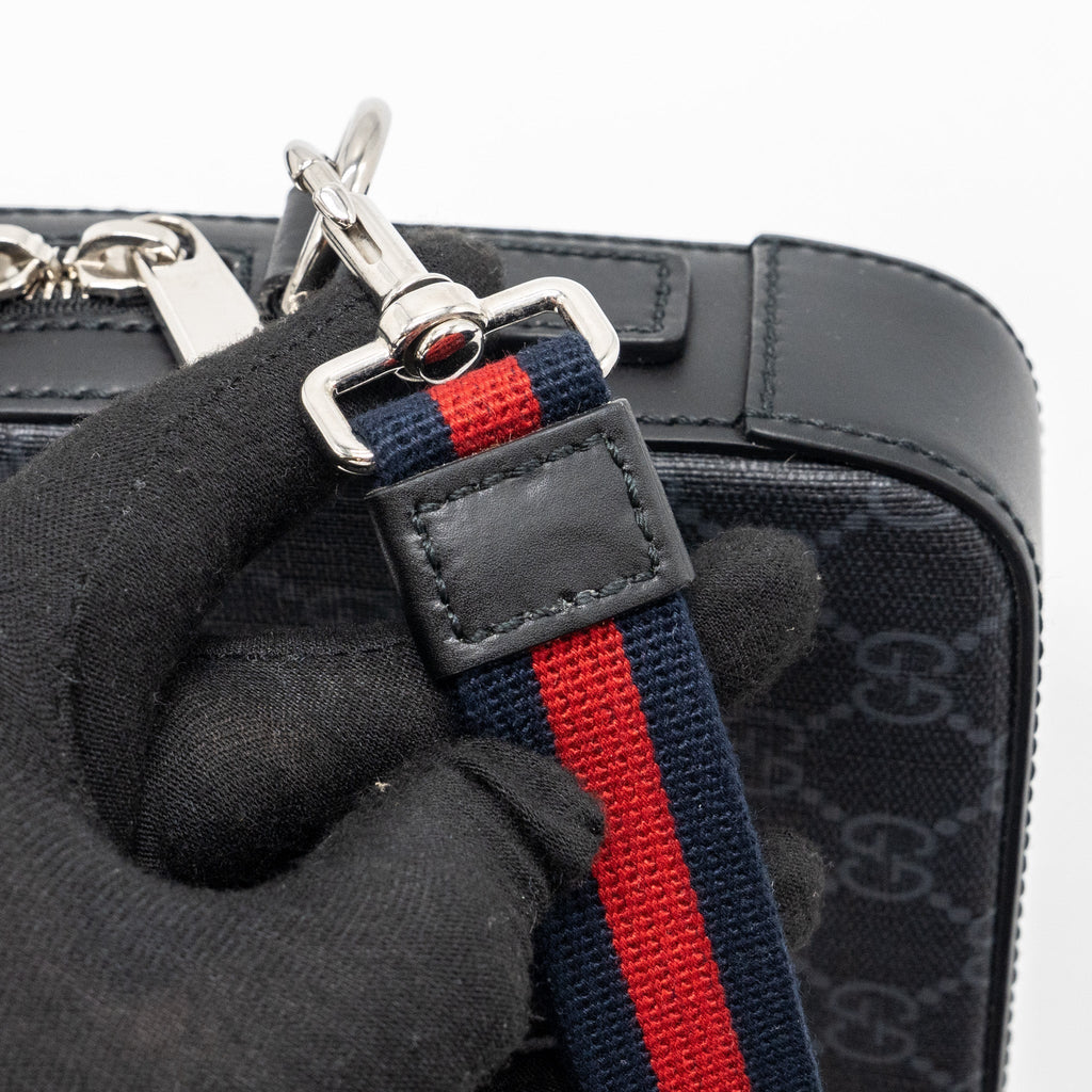 gucci-clutch-gg-supreme-canvas-black-shw