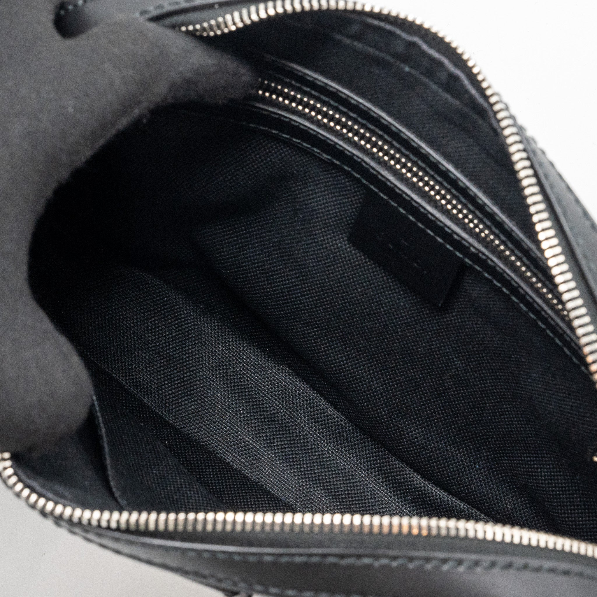 gucci-clutch-gg-supreme-canvas-black-shw