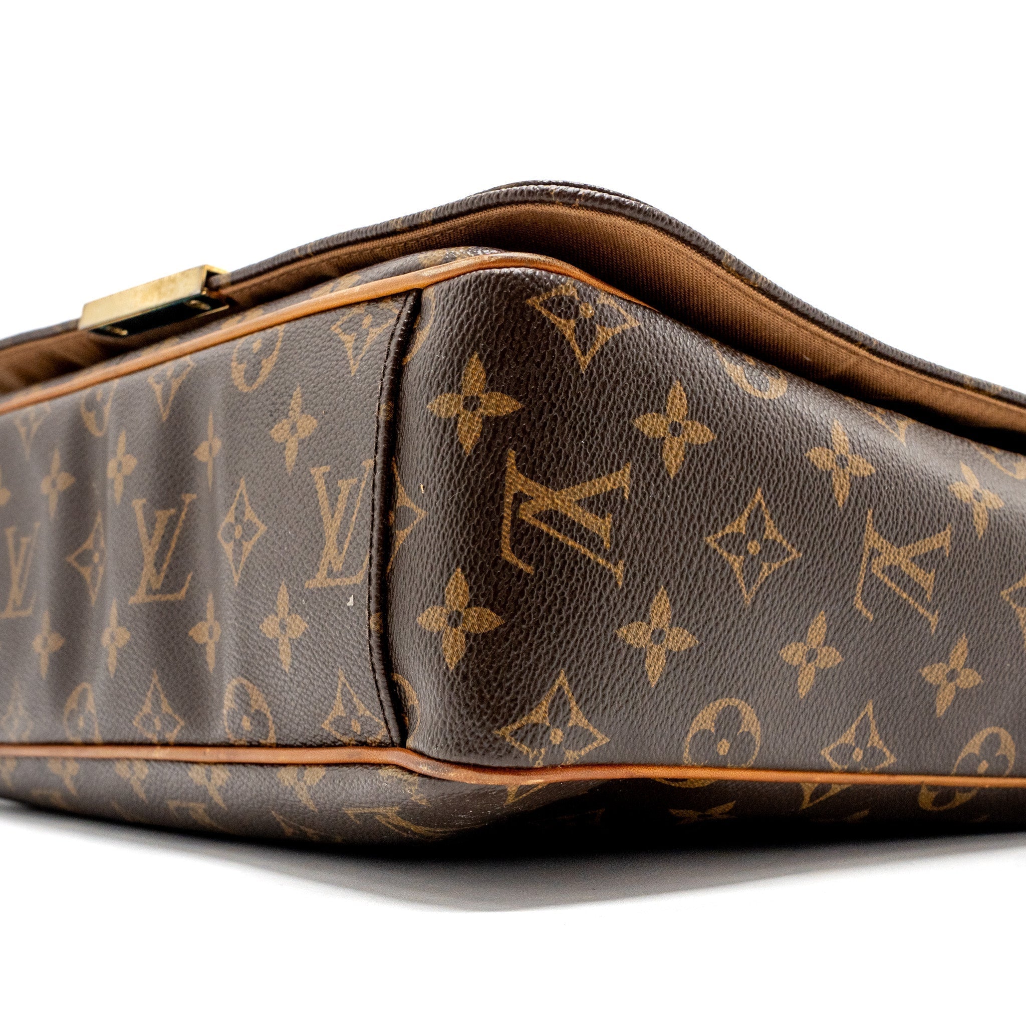 louis-vuitton-men-s-messenger-bag-monogram-ghw