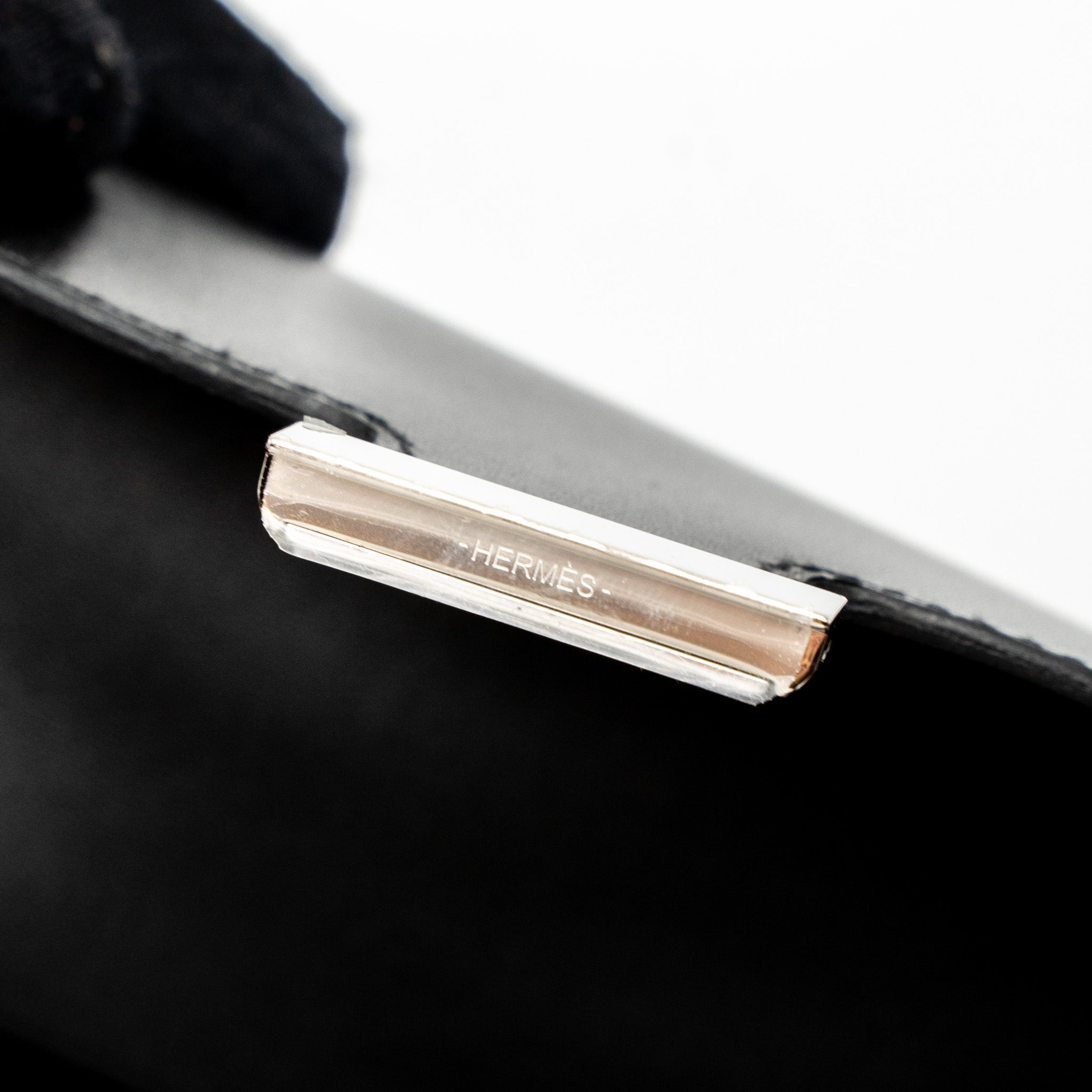 hermes-constance-to-go-box-black-shw-stamp-b