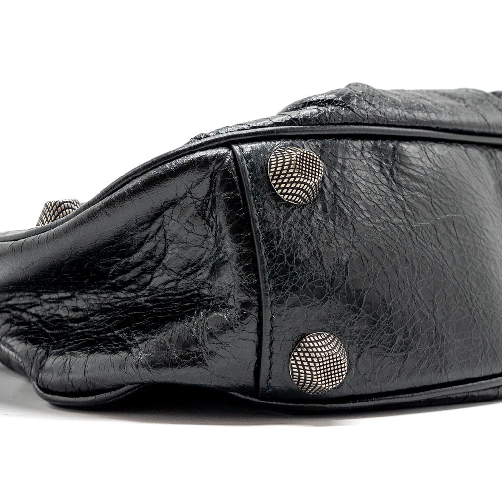 balenciaga-le-cargole-small-shoulder-bag-lambskin-black-shw