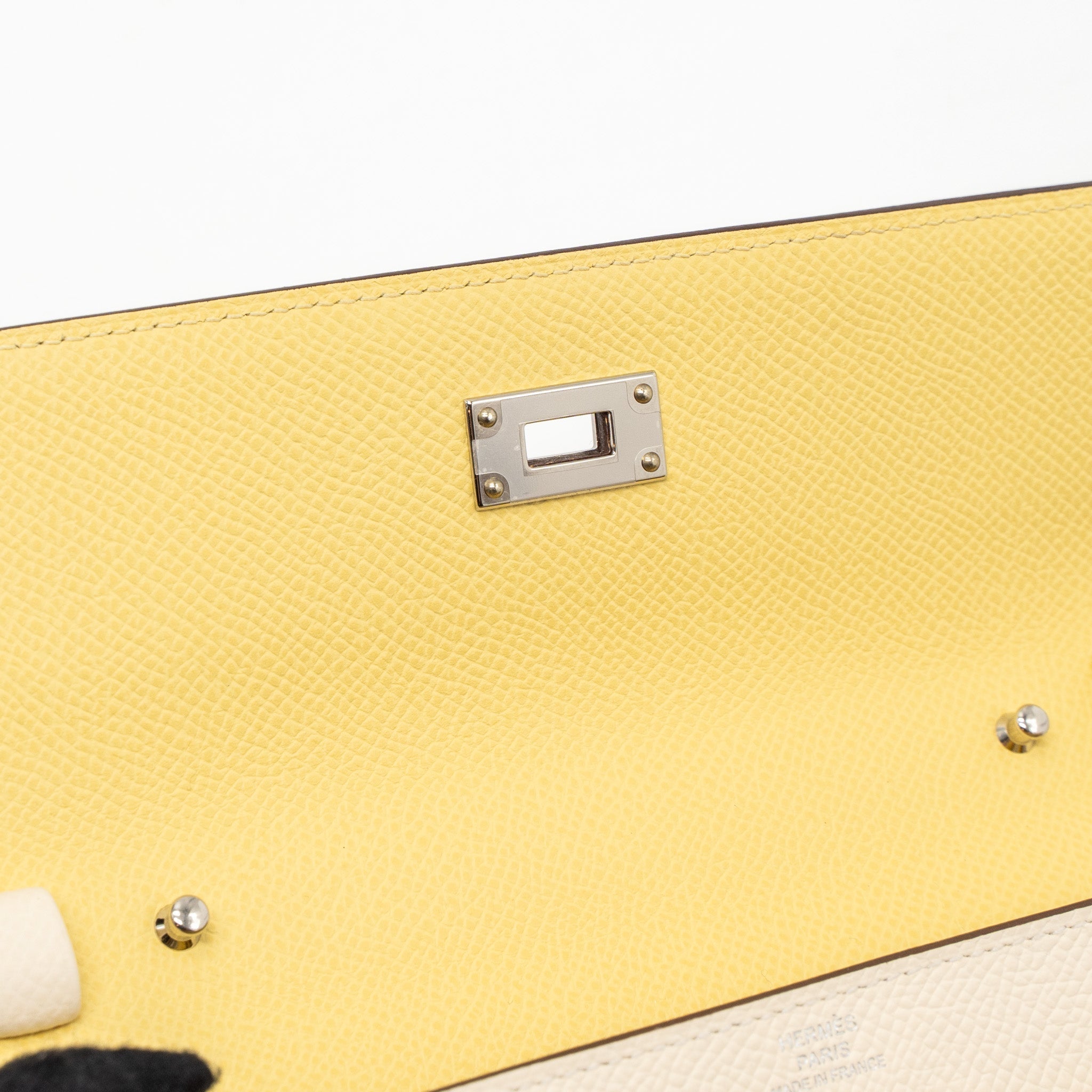 hermes-classic-kelly-to-go-epsom-nata-jaune-poussin-shw-stamp-u
