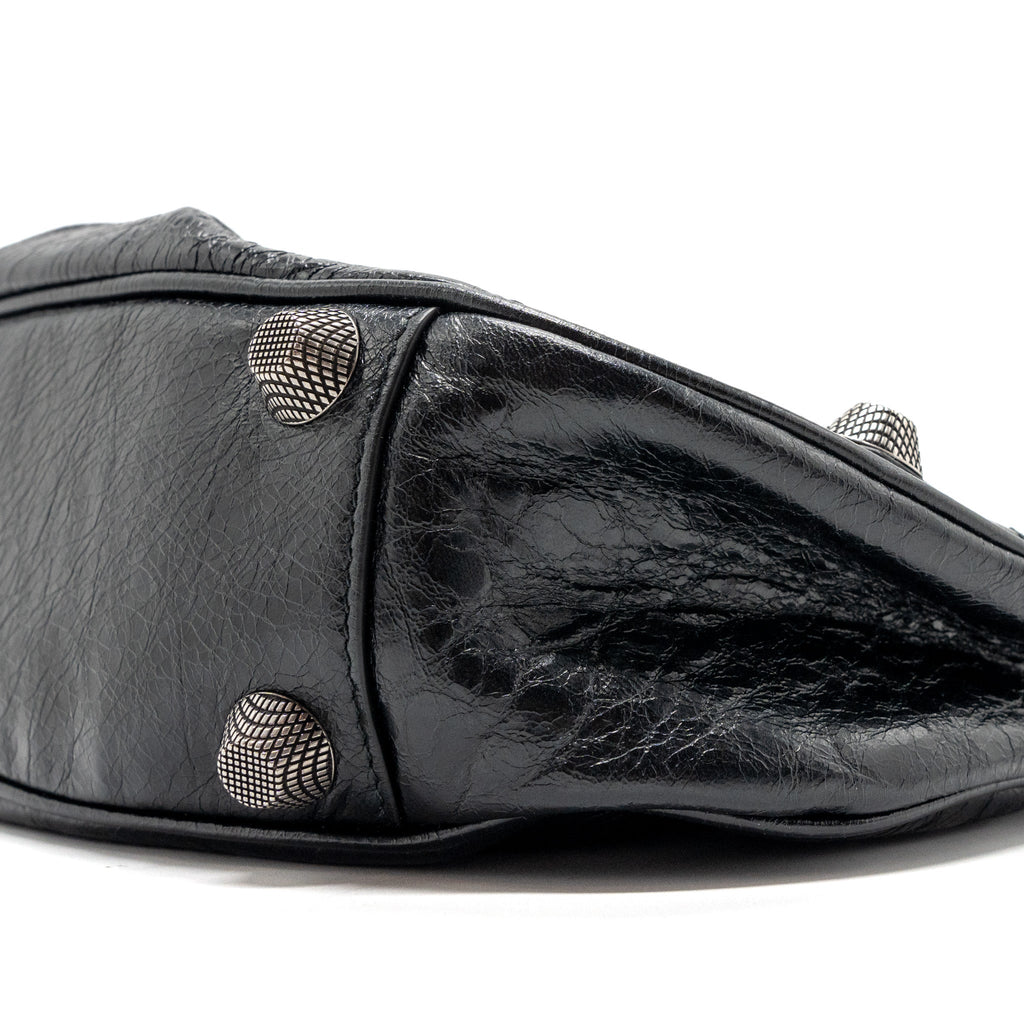 balenciaga-le-cargole-small-shoulder-bag-lambskin-black-shw