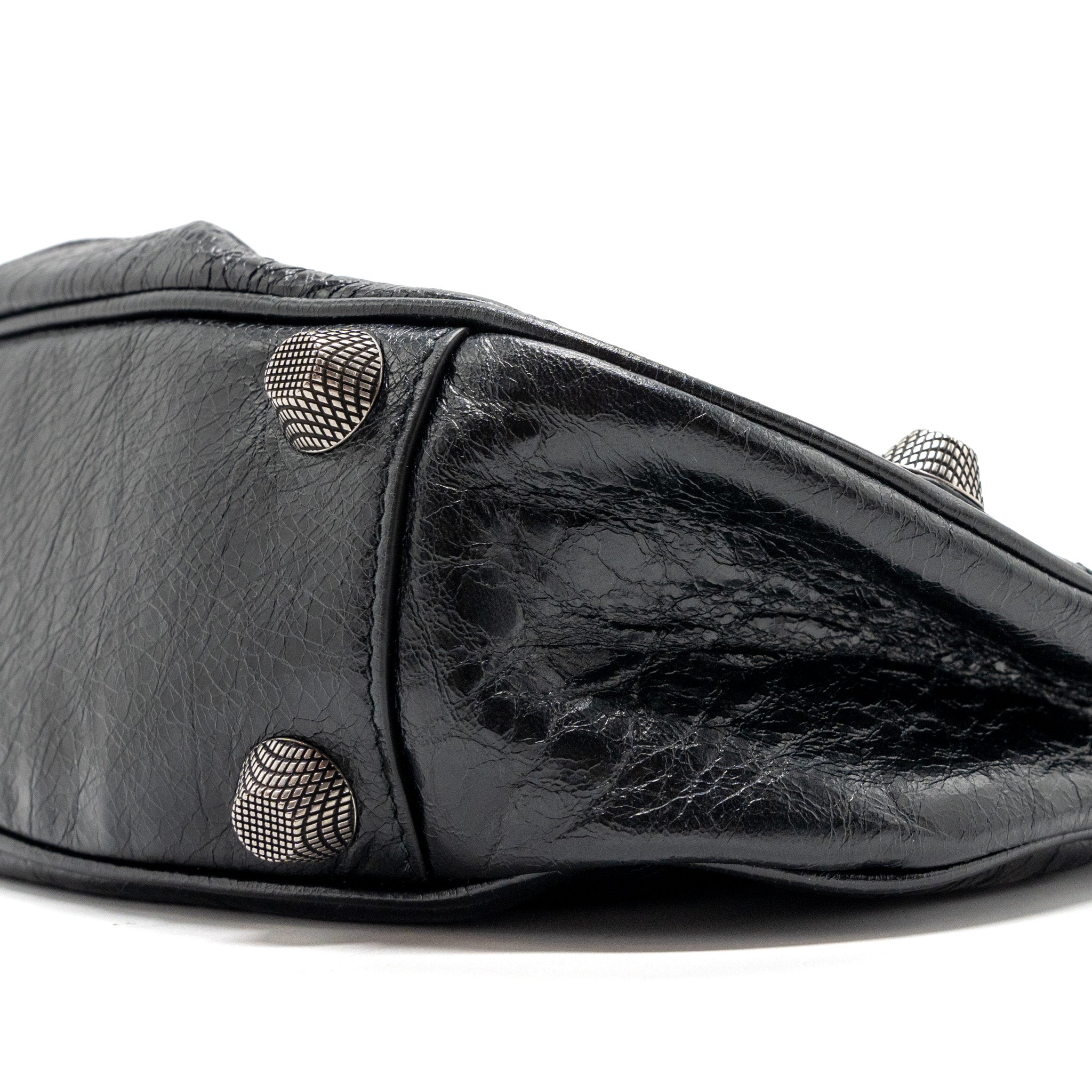 balenciaga-le-cargole-small-shoulder-bag-lambskin-black-shw