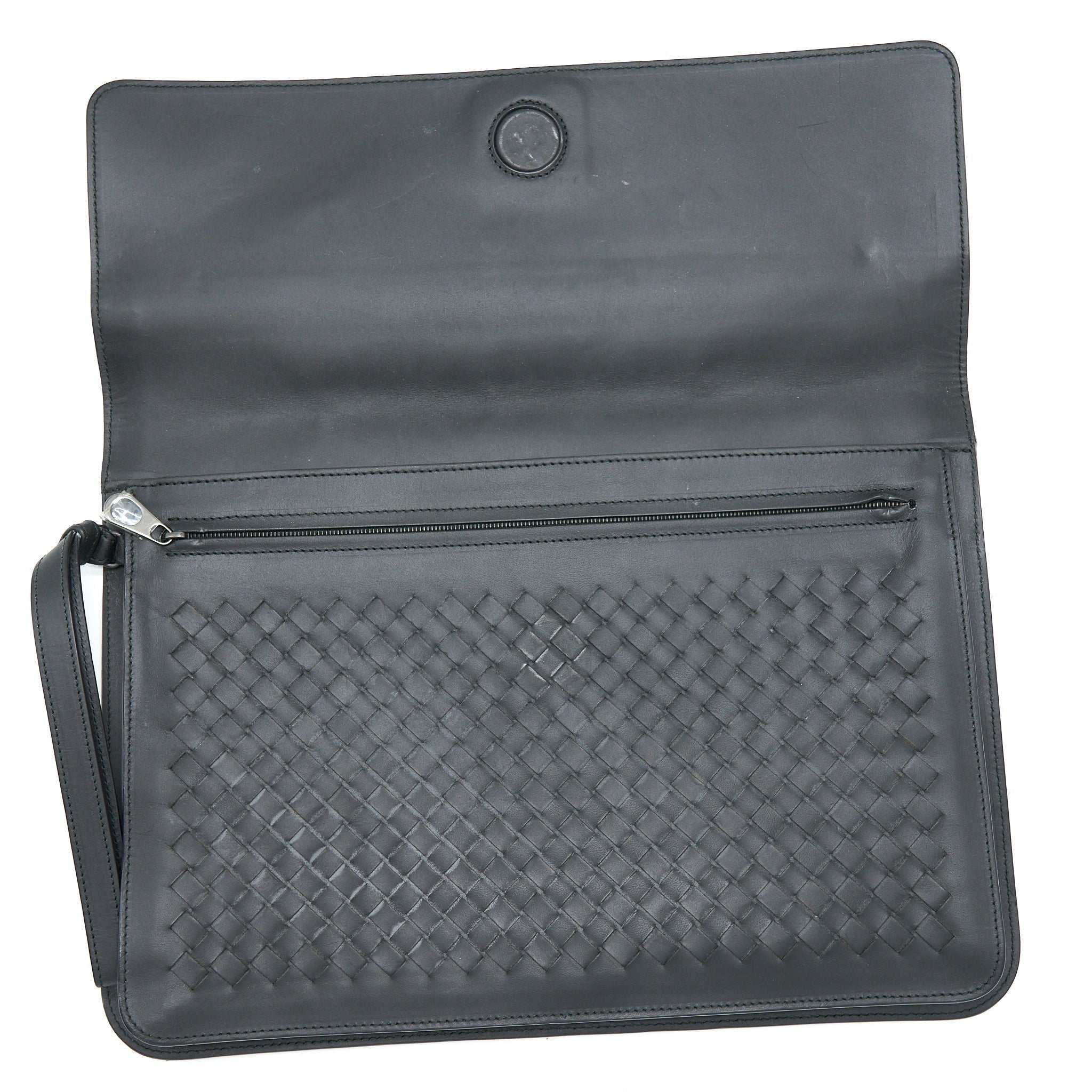 bottega-veneta-men-s-pouch-intrecciate-black-with-black-hardware