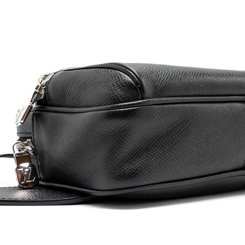 louis-vuitton-taiga-bum-bag-outdoor-leather-black-shw