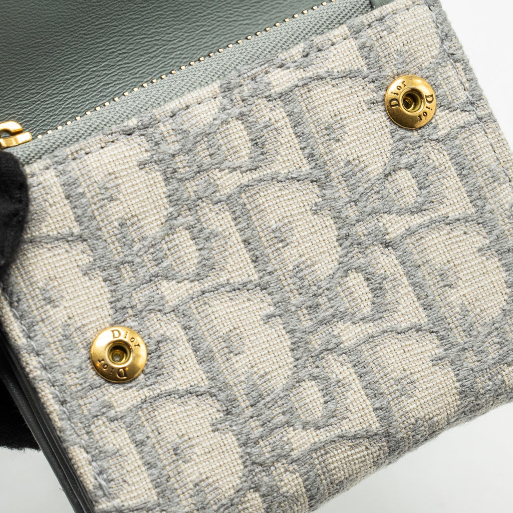 dior-saddle-lotus-wallet-grey-oblique-jacquard-ghw